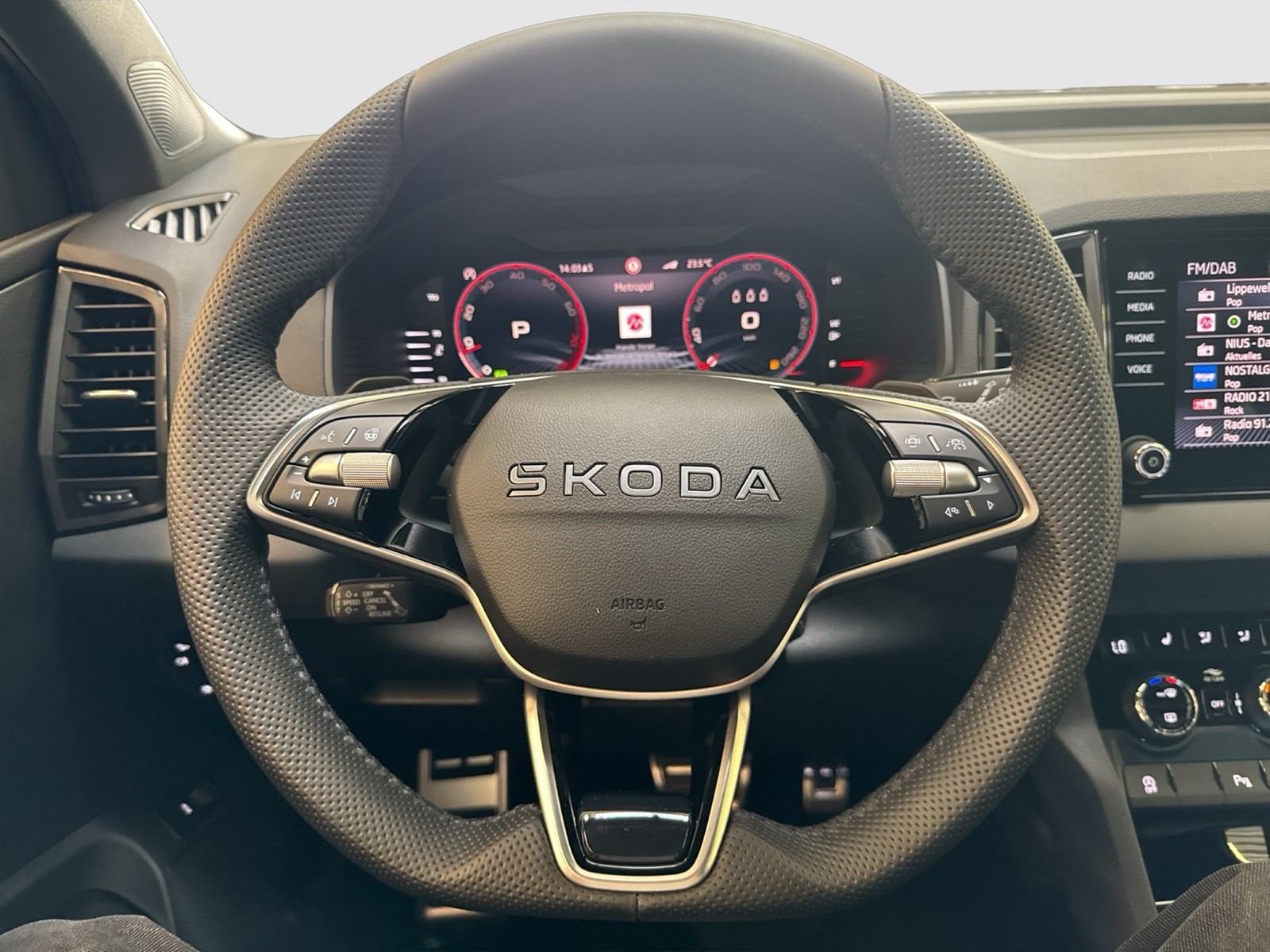 Skoda Karoq 2.0 SPORTLINE 4X4 PANO CAM ACC LM19 MATRIX