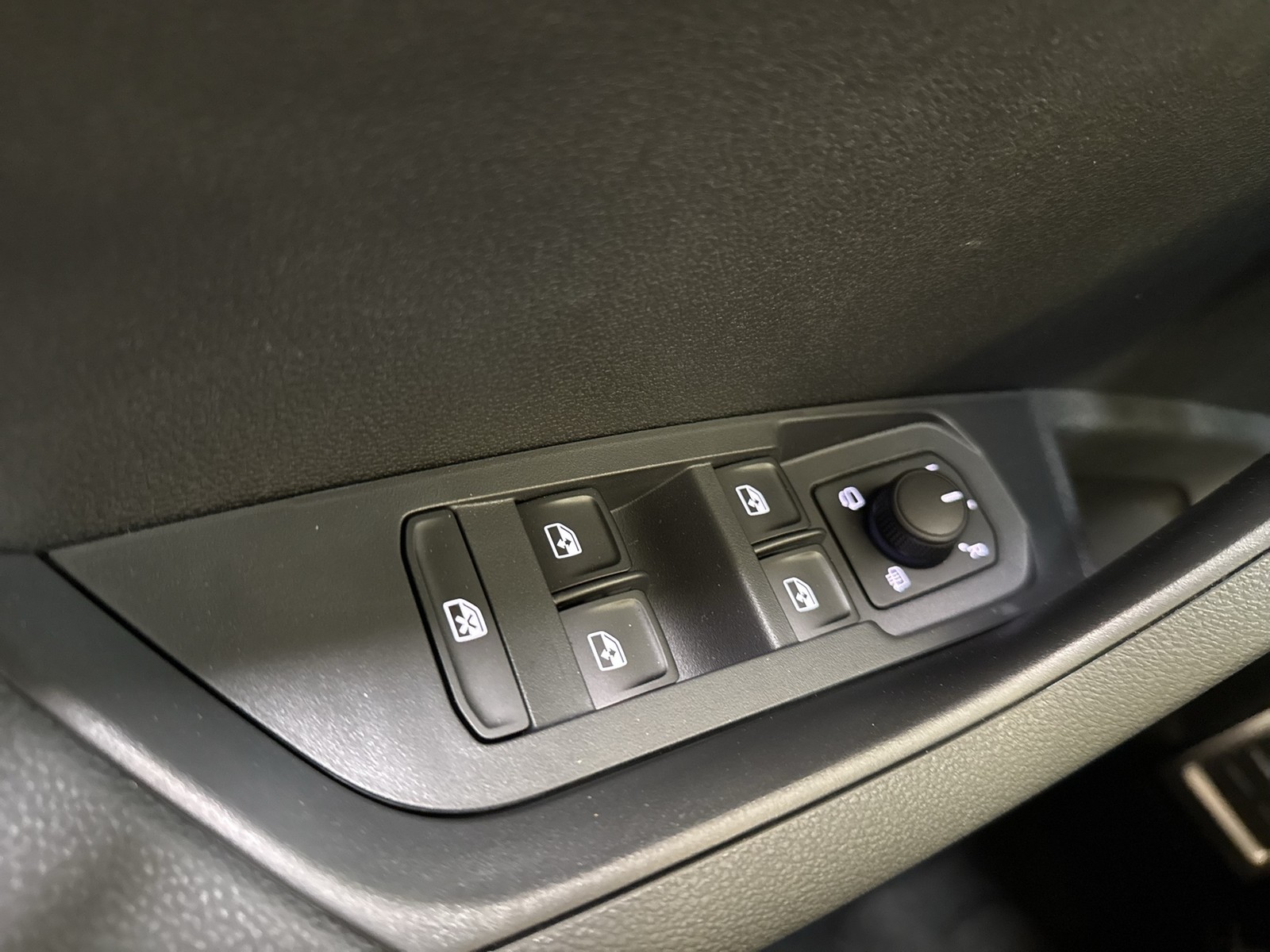Skoda Karoq 2.0 SPORTLINE 4X4 PANO CAM ACC LM19 MATRIX