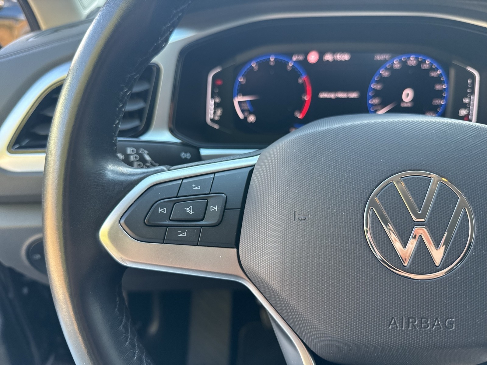 Volkswagen T-Roc 1.0 LIFE NAVI ALU CARPLAY SITZHEIZUNG LED