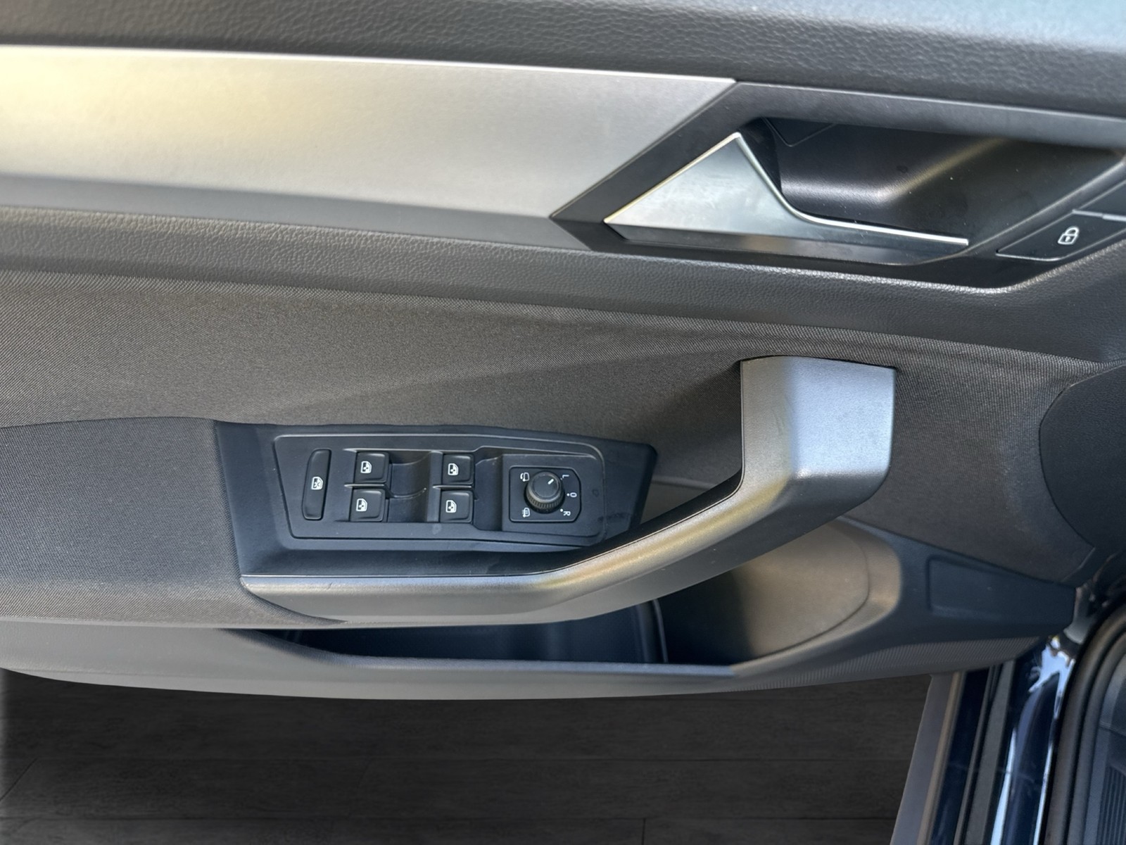 Volkswagen T-Roc 1.0 LIFE NAVI ALU CARPLAY SITZHEIZUNG LED