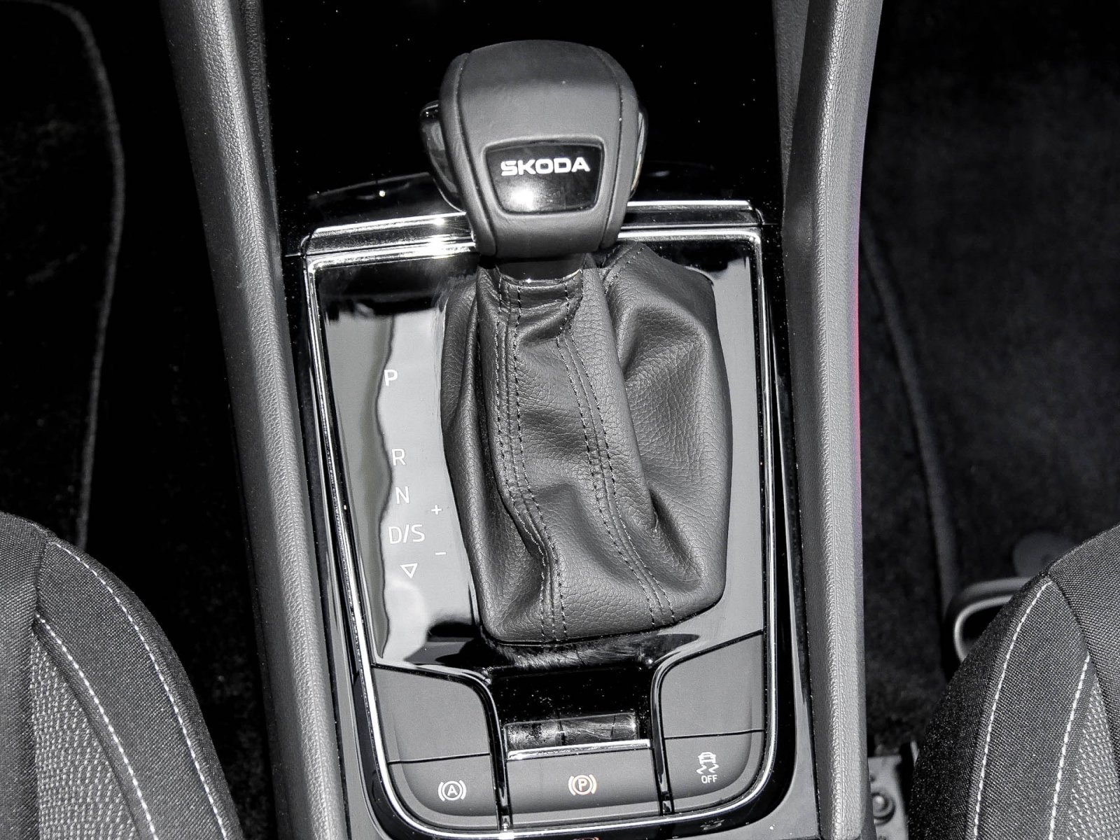 Skoda Karoq 1.5 SELECTION AHK CAM EKLAPPE NAVICOLUMBUS