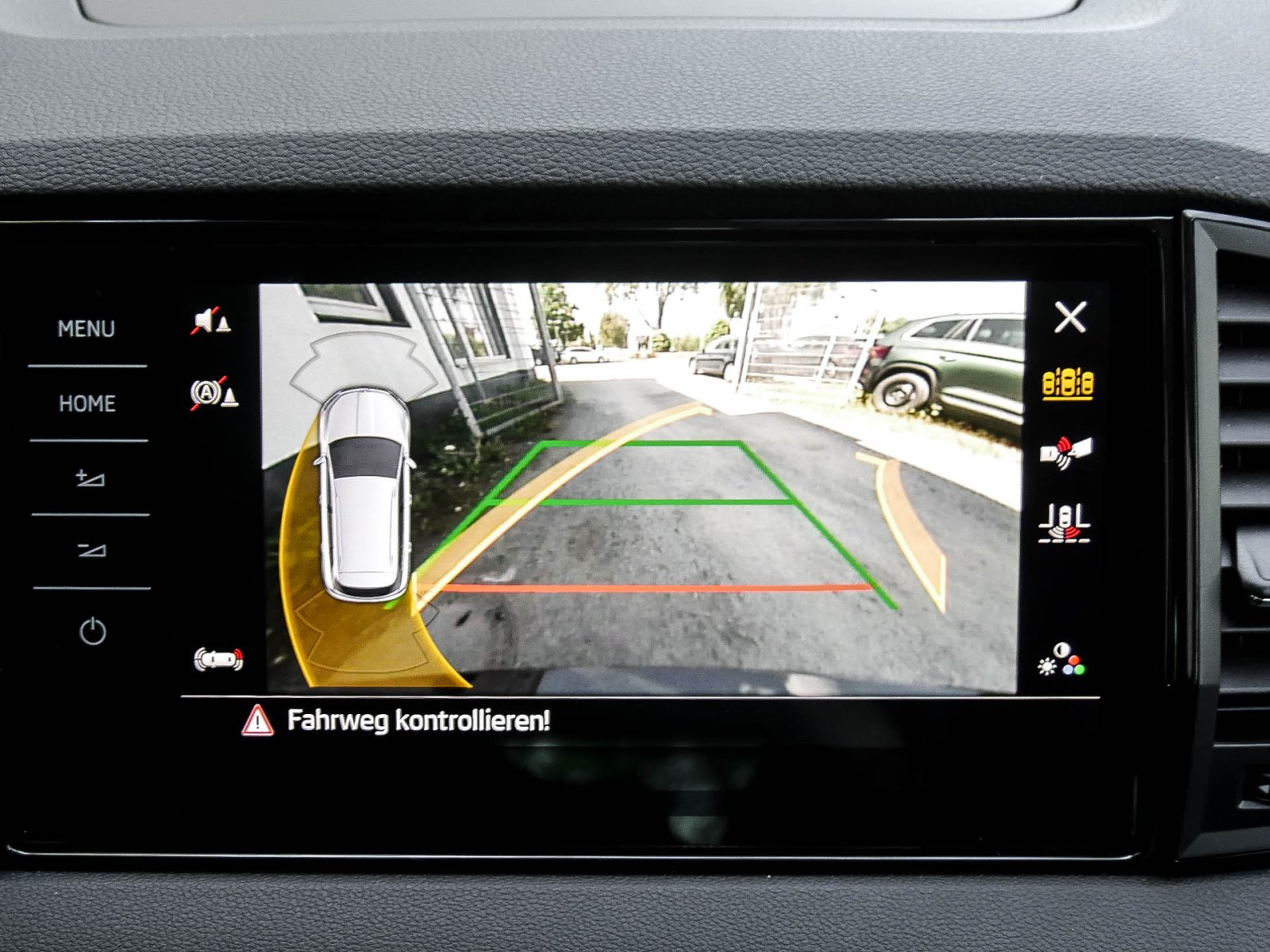 Skoda Karoq 1.5 SELECTION AHK CAM EKLAPPE NAVICOLUMBUS