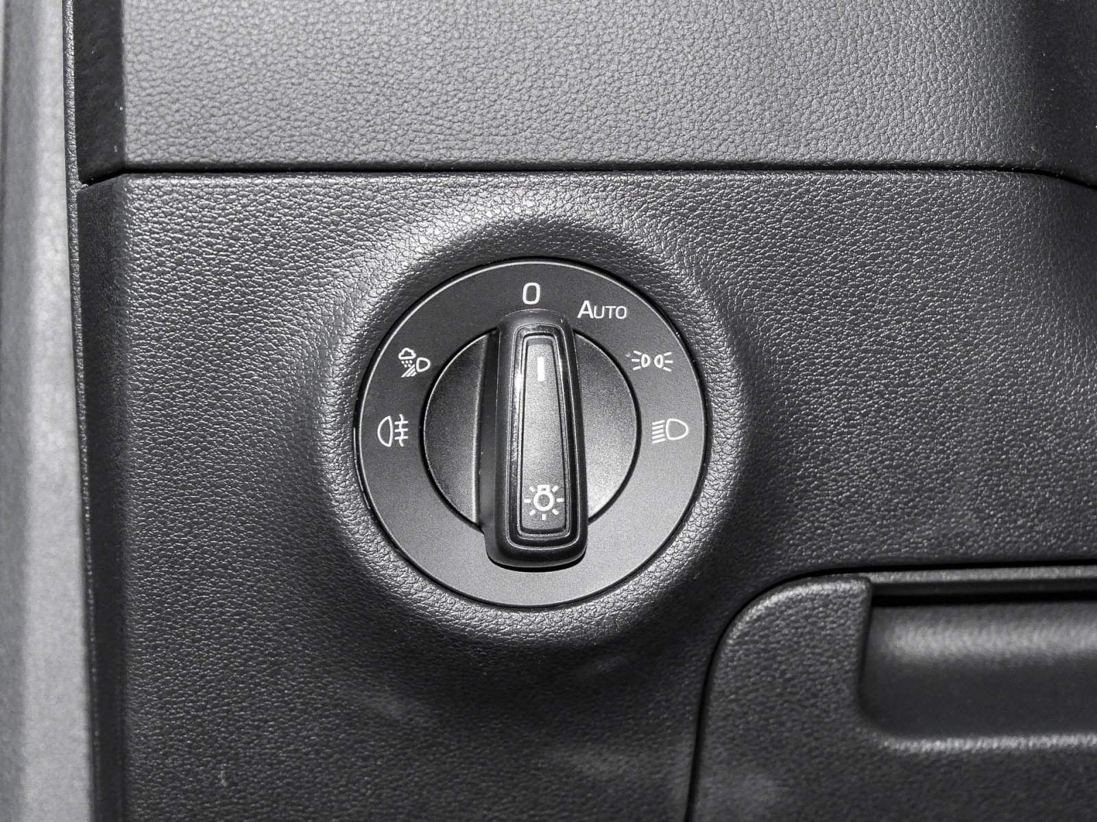 Skoda Karoq 1.5 SELECTION AHK CAM EKLAPPE NAVICOLUMBUS