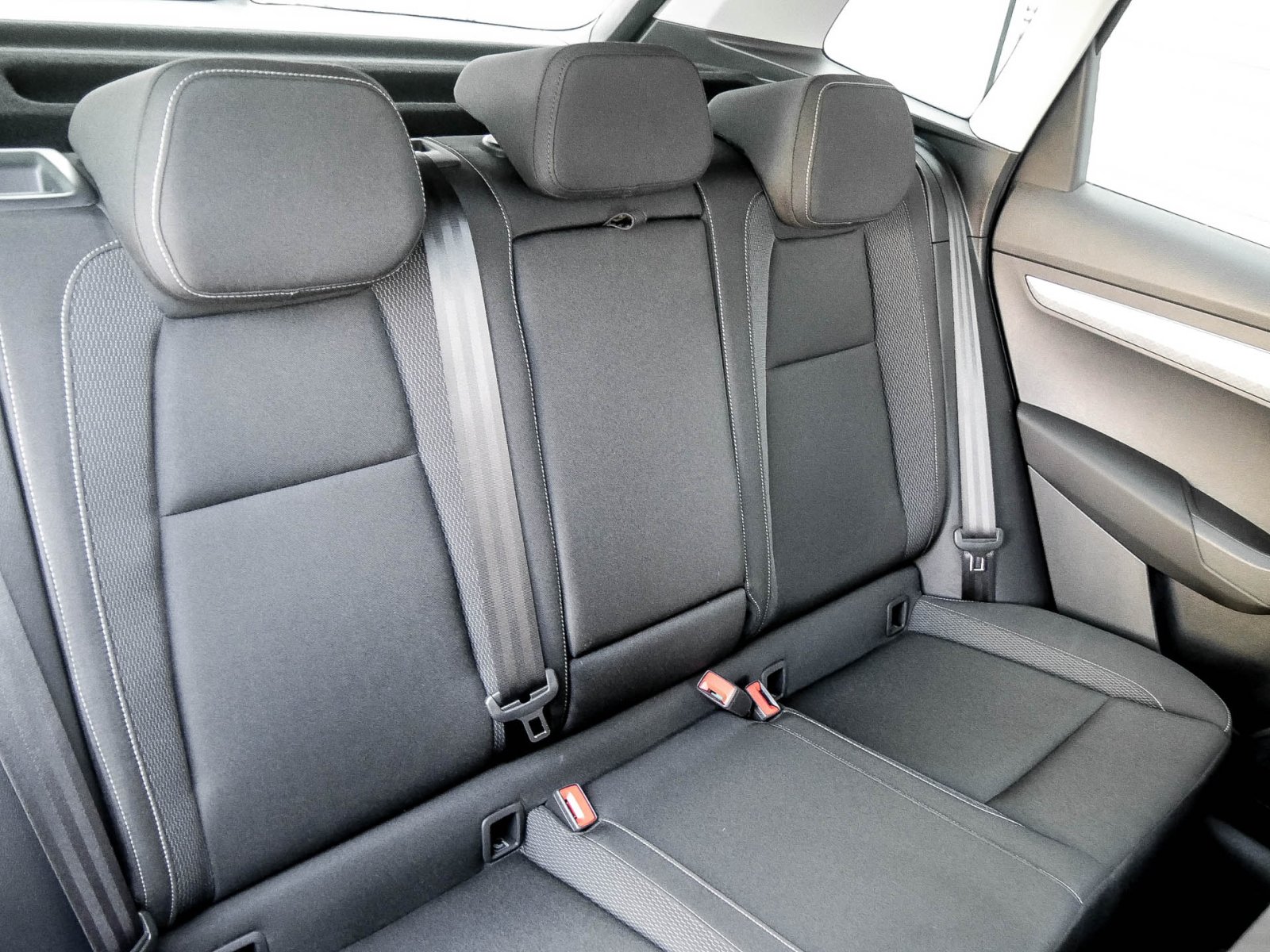 Skoda Karoq 1.5 SELECTION AHK CAM EKLAPPE NAVICOLUMBUS