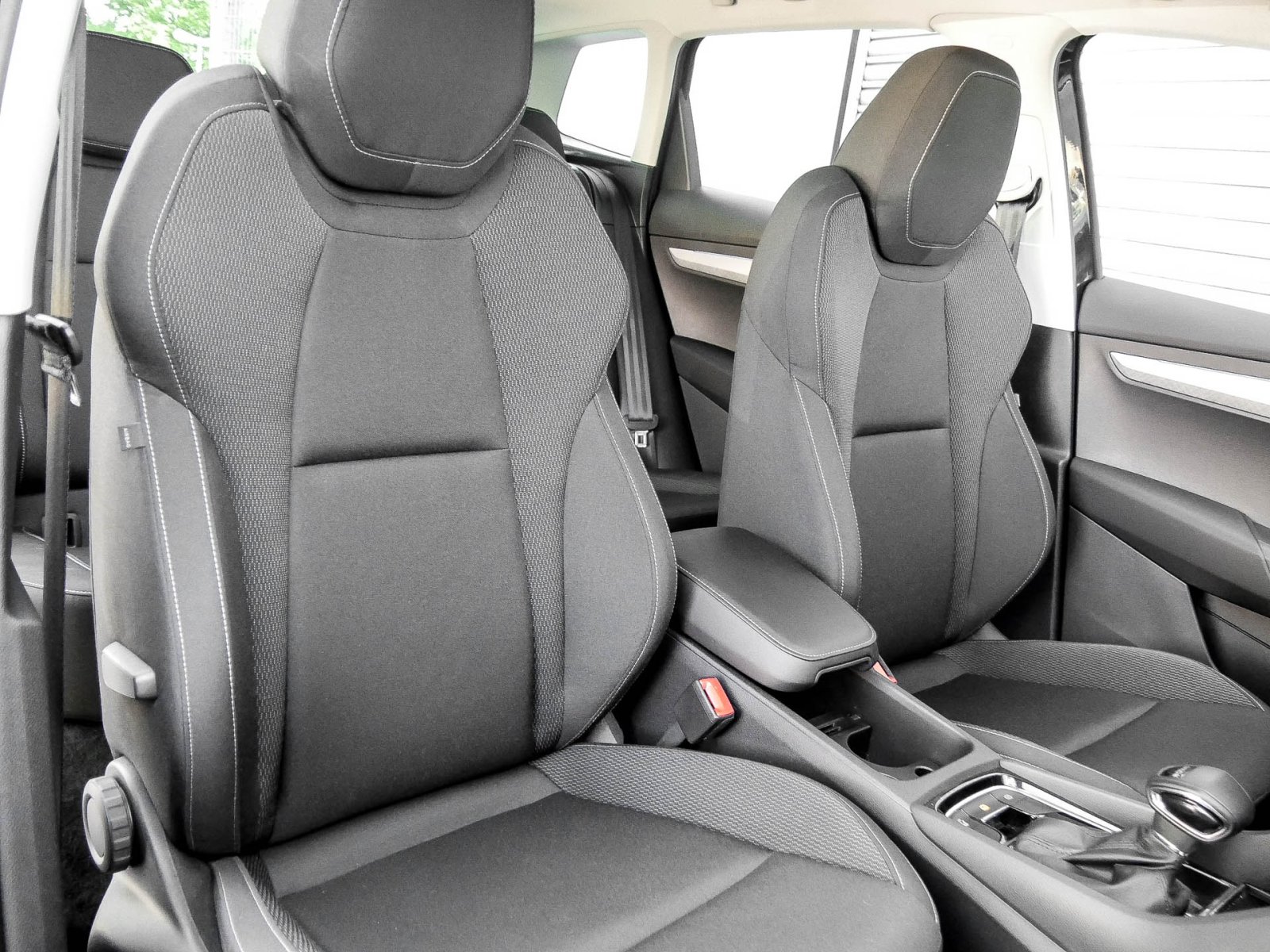 Skoda Karoq 1.5 SELECTION AHK CAM EKLAPPE NAVICOLUMBUS