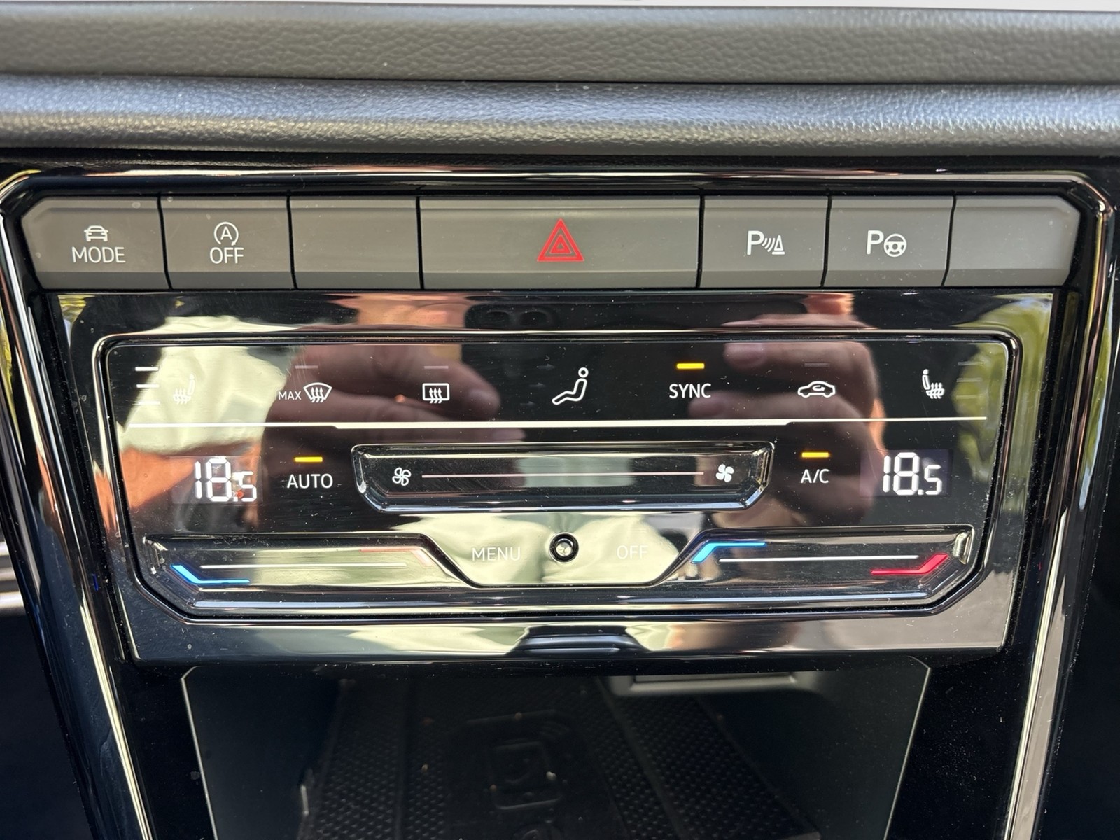 Volkswagen T-Roc 1.5 R-LINE PANO AHK CAM ACC MATRIX EKLAPPE