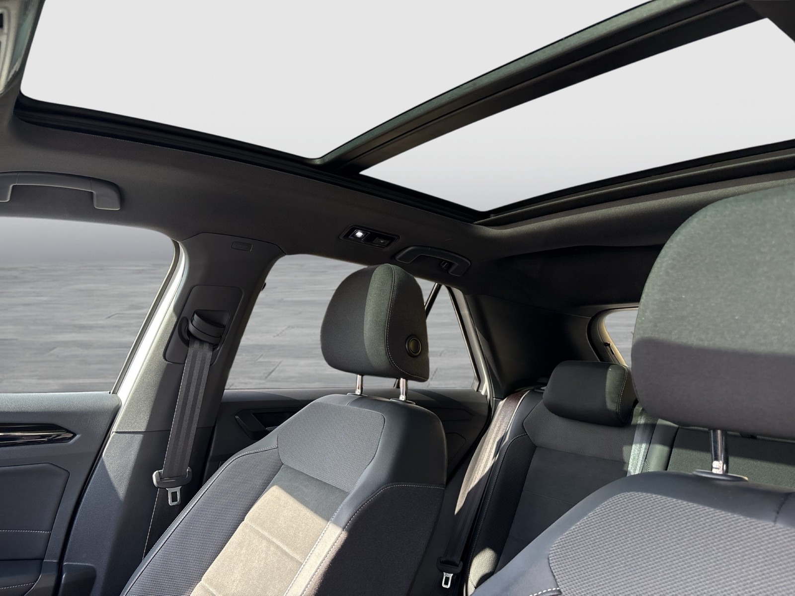 Volkswagen T-Roc 1.5 R-LINE PANO AHK CAM ACC MATRIX EKLAPPE