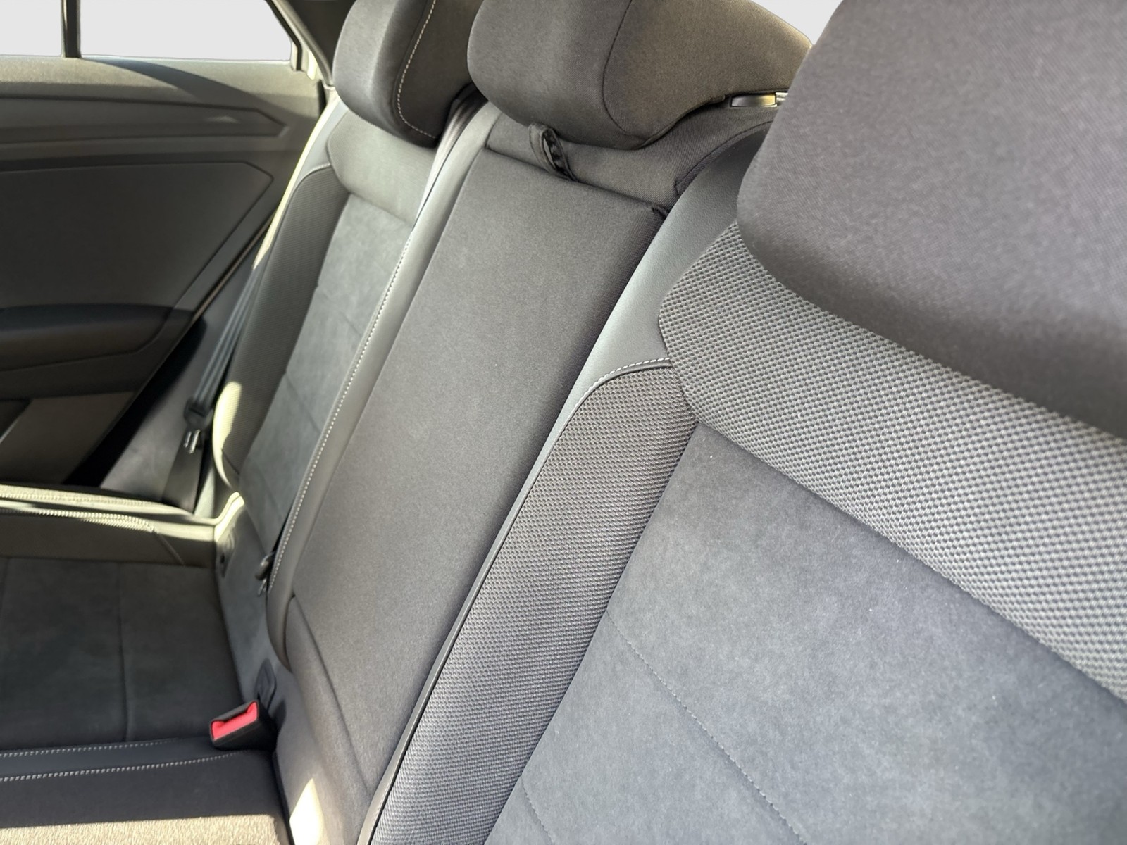 Volkswagen T-Roc 1.5 R-LINE PANO AHK CAM ACC MATRIX EKLAPPE