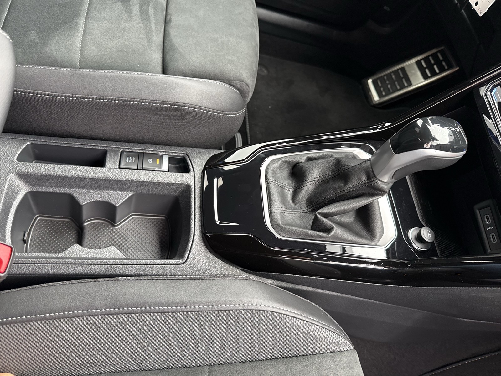 Volkswagen T-Roc 1.5 R-LINE ACC LM17 NAVI VIRTUAL-COCKPIT