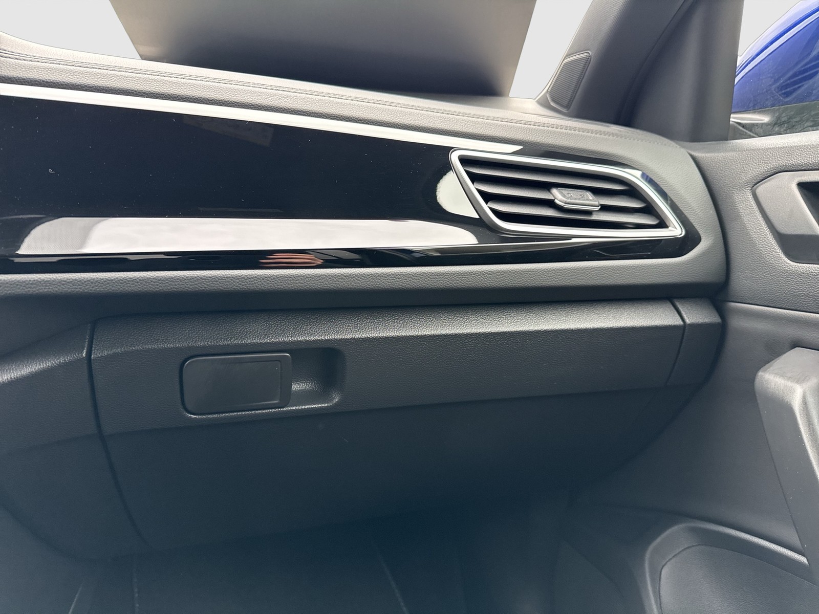 Volkswagen T-Roc 1.5 R-LINE ACC LM17 NAVI VIRTUAL-COCKPIT