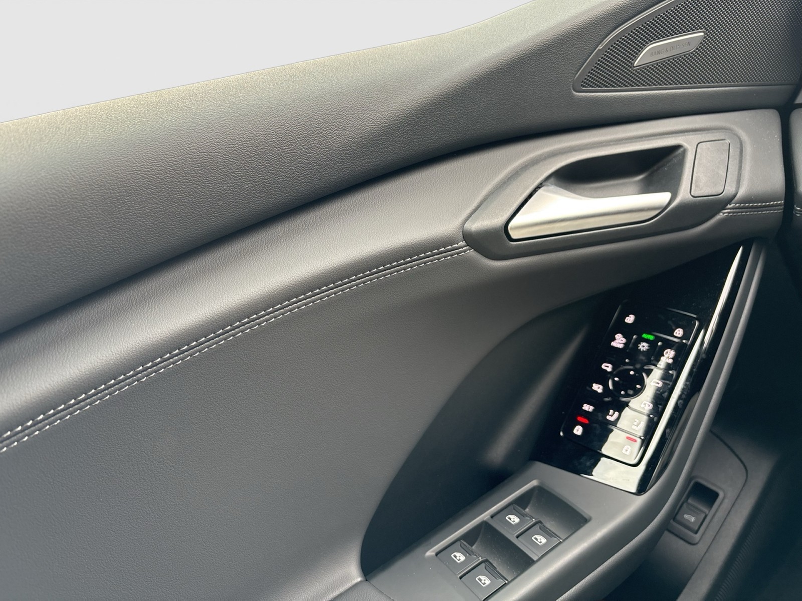 Audi Q6 e-tron quattro S LINE TECHPRO SPORTSOUND 21"