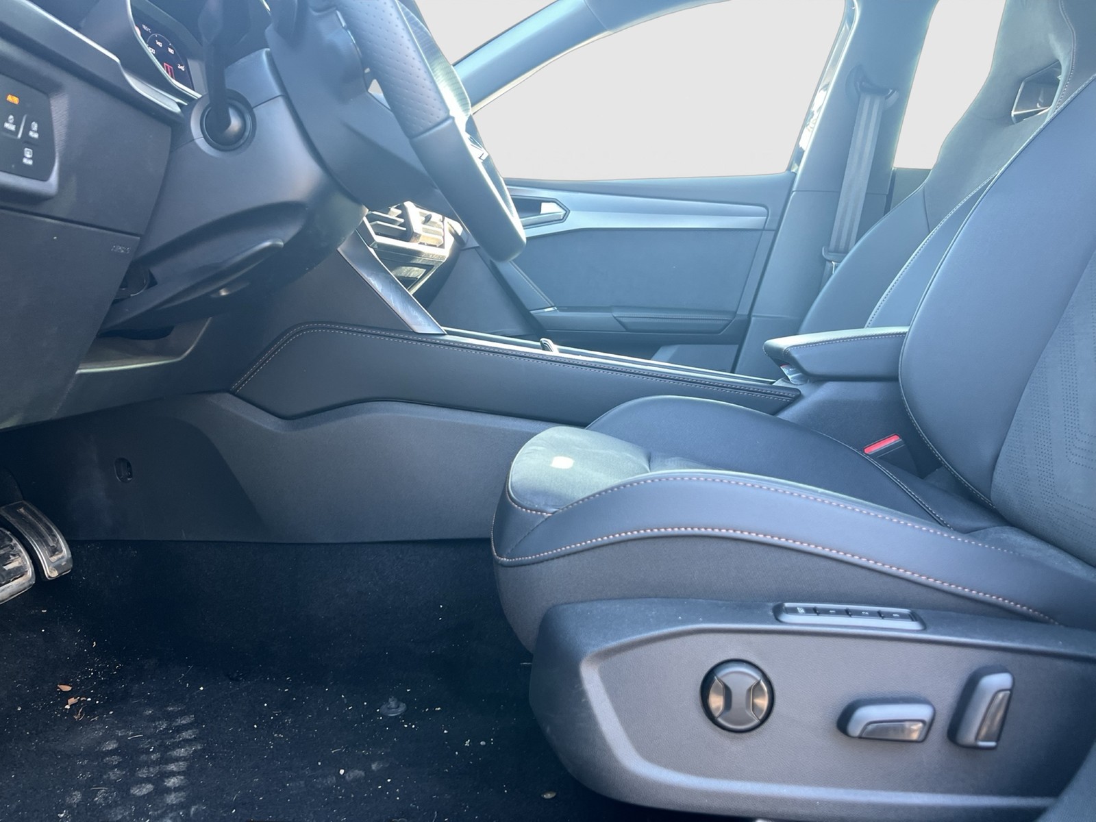 Cupra Leon ST 1.5 HYBRID FACELIFT AHK CAM EKLAPPE NAVI