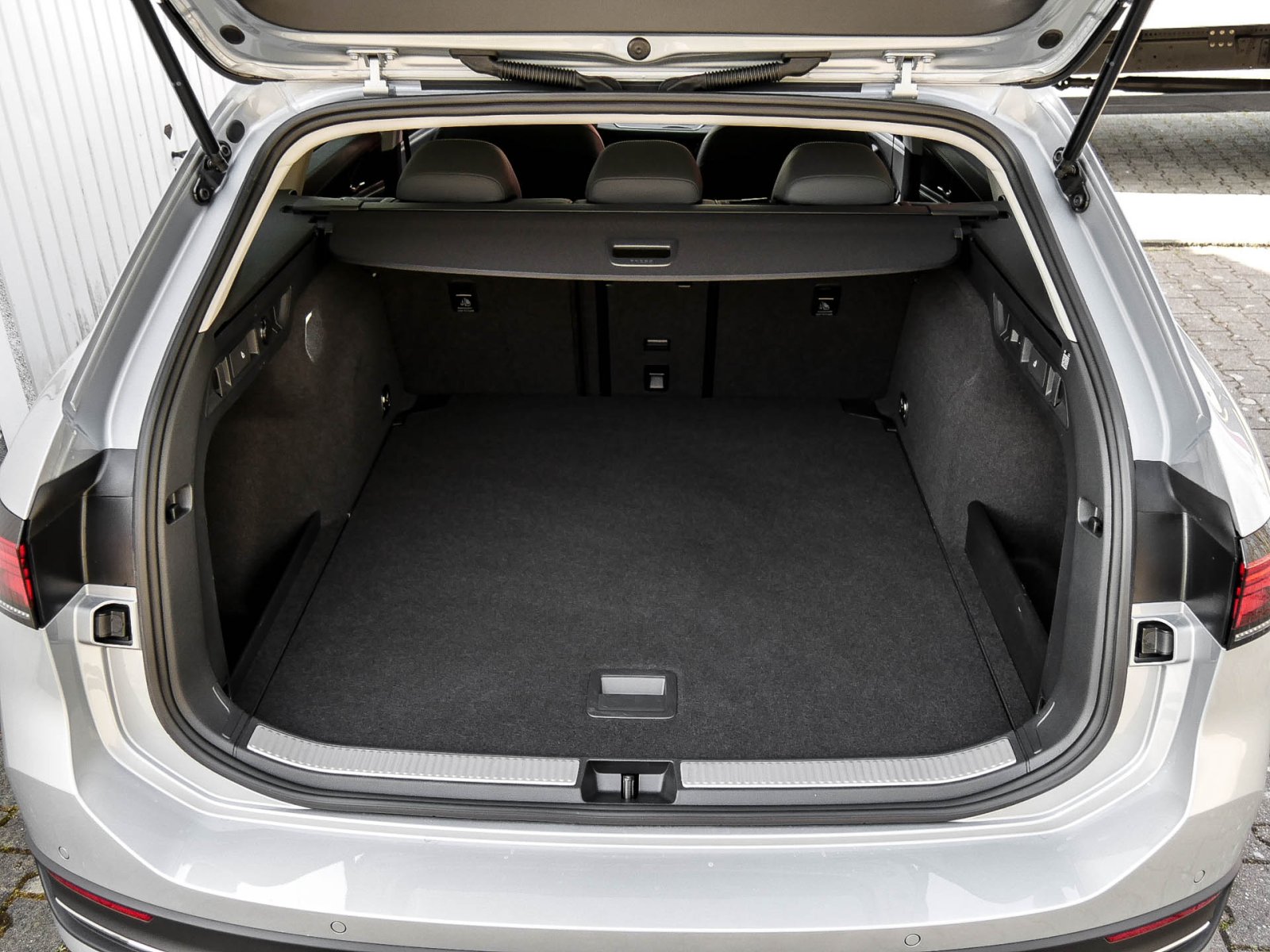 Volkswagen Passat Variant 1.5 eTSI BUSINESS NEUESMODELL ACC