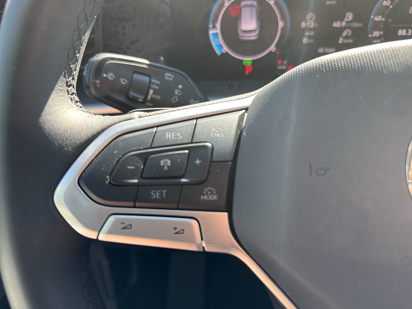 Volkswagen Tayron 2.0 LIFE 4X4 AHK CAM ACC LM18 NAVI SITZHZ