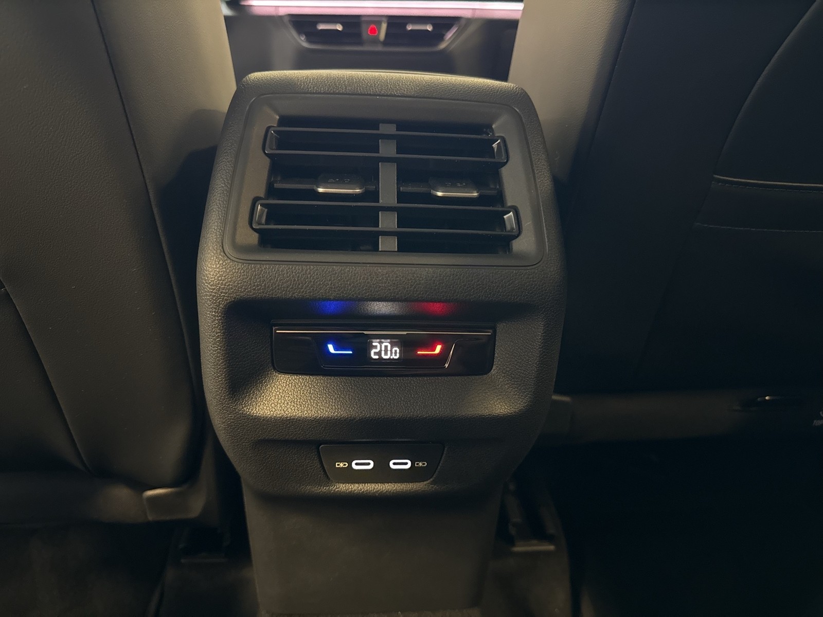 Volkswagen Tayron 1.5 eTSI ELEGANCE 7SITZE AHK 360°CAM ACC