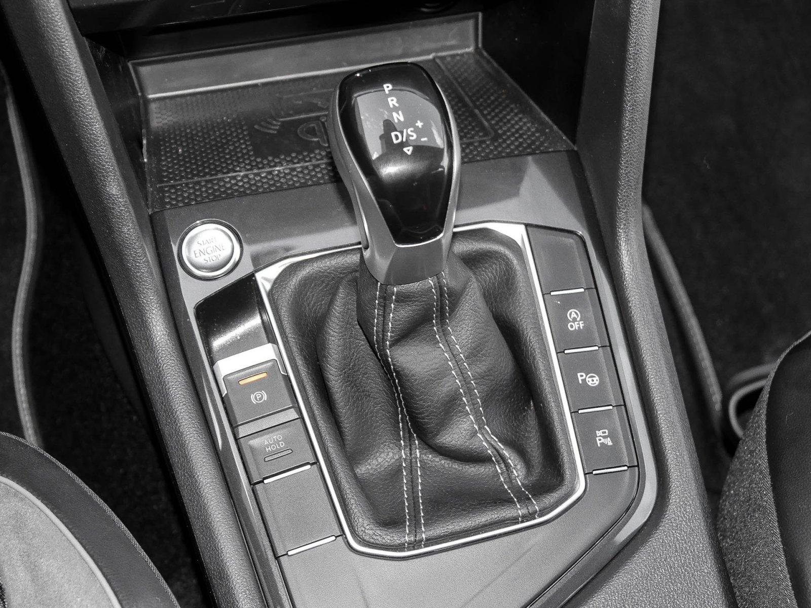 Volkswagen Tiguan 2.0 R-LINE STANDHZ. PANO AHK 360°CAM LM19