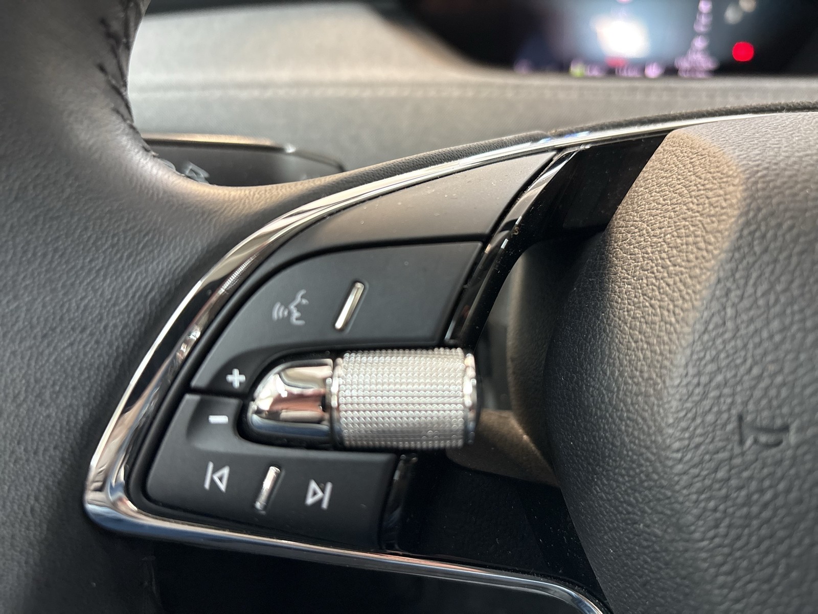 Skoda Enyaq 50 LOFT CAM LM19 NAVI KEYLESS-GO EINPARKH.