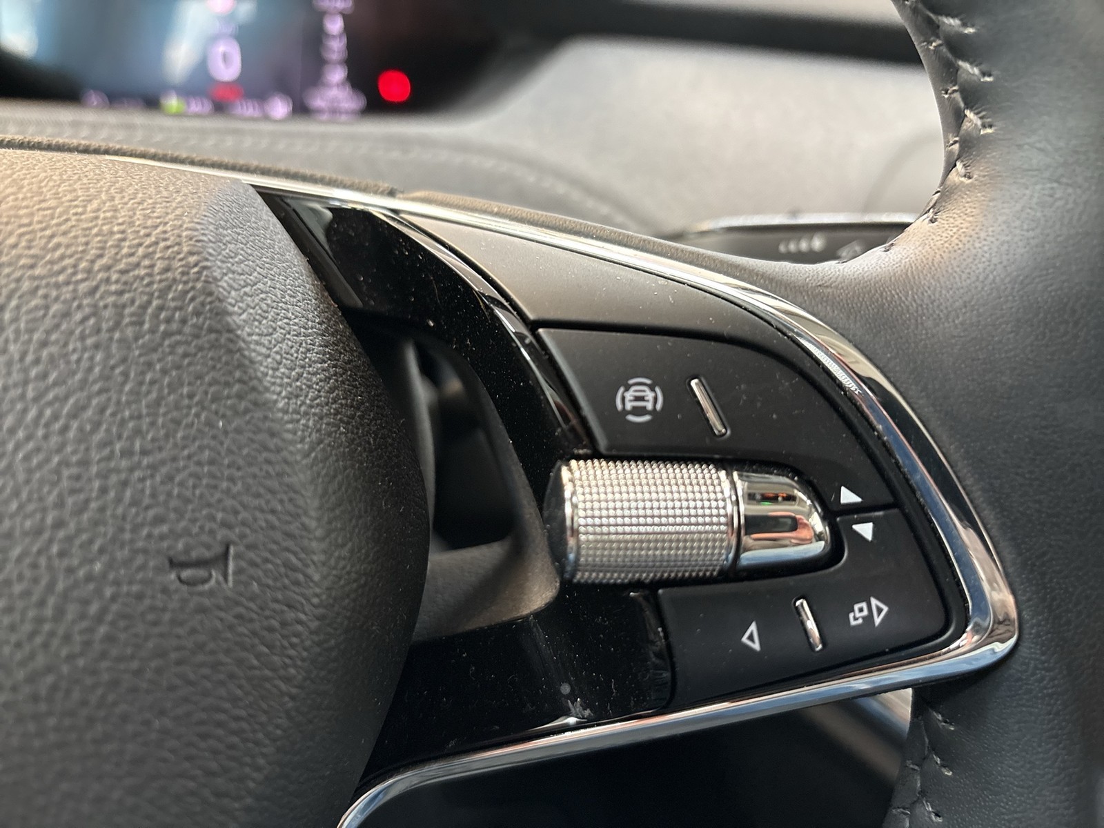 Skoda Enyaq 50 LOFT CAM LM19 NAVI KEYLESS-GO EINPARKH.