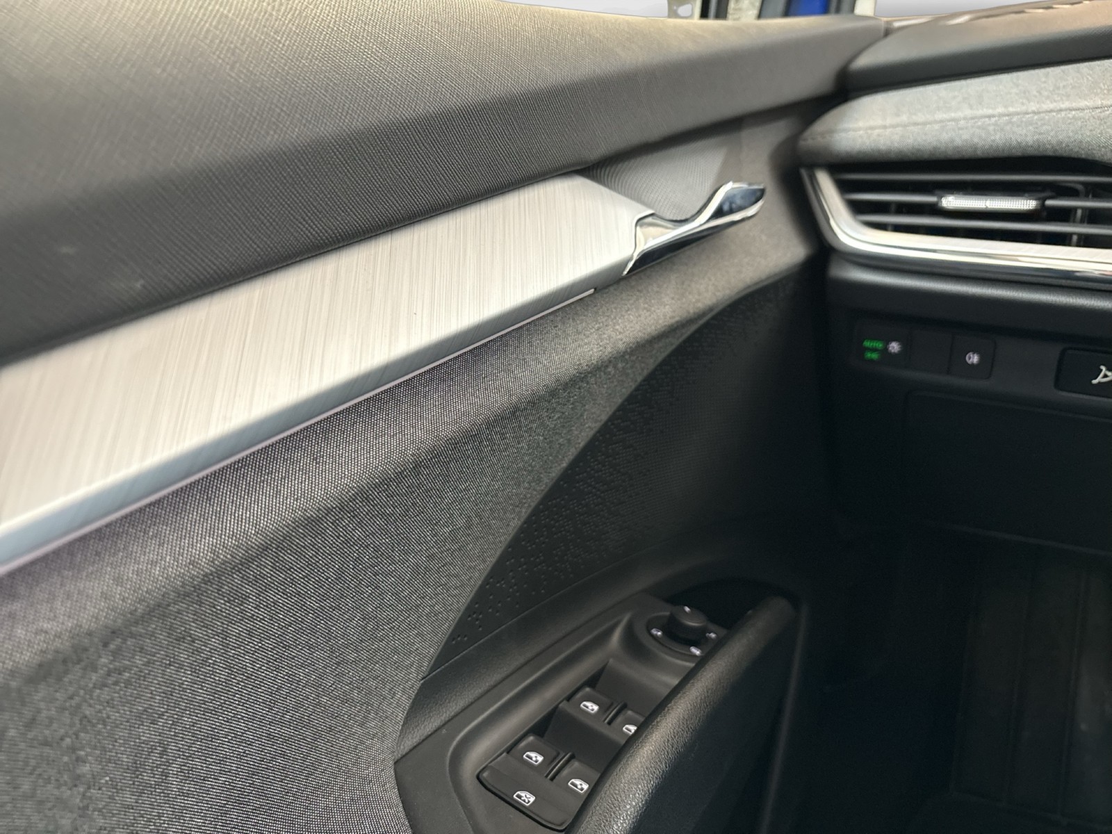 Skoda Enyaq 50 LOFT CAM LM19 NAVI KEYLESS-GO EINPARKH.