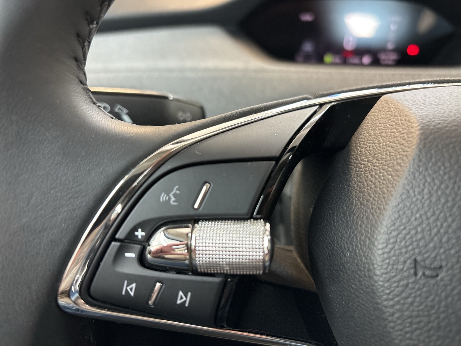 Skoda Enyaq 50 LOFT CAM LM19 NAVI KEYLESS-GO EINPARKH.