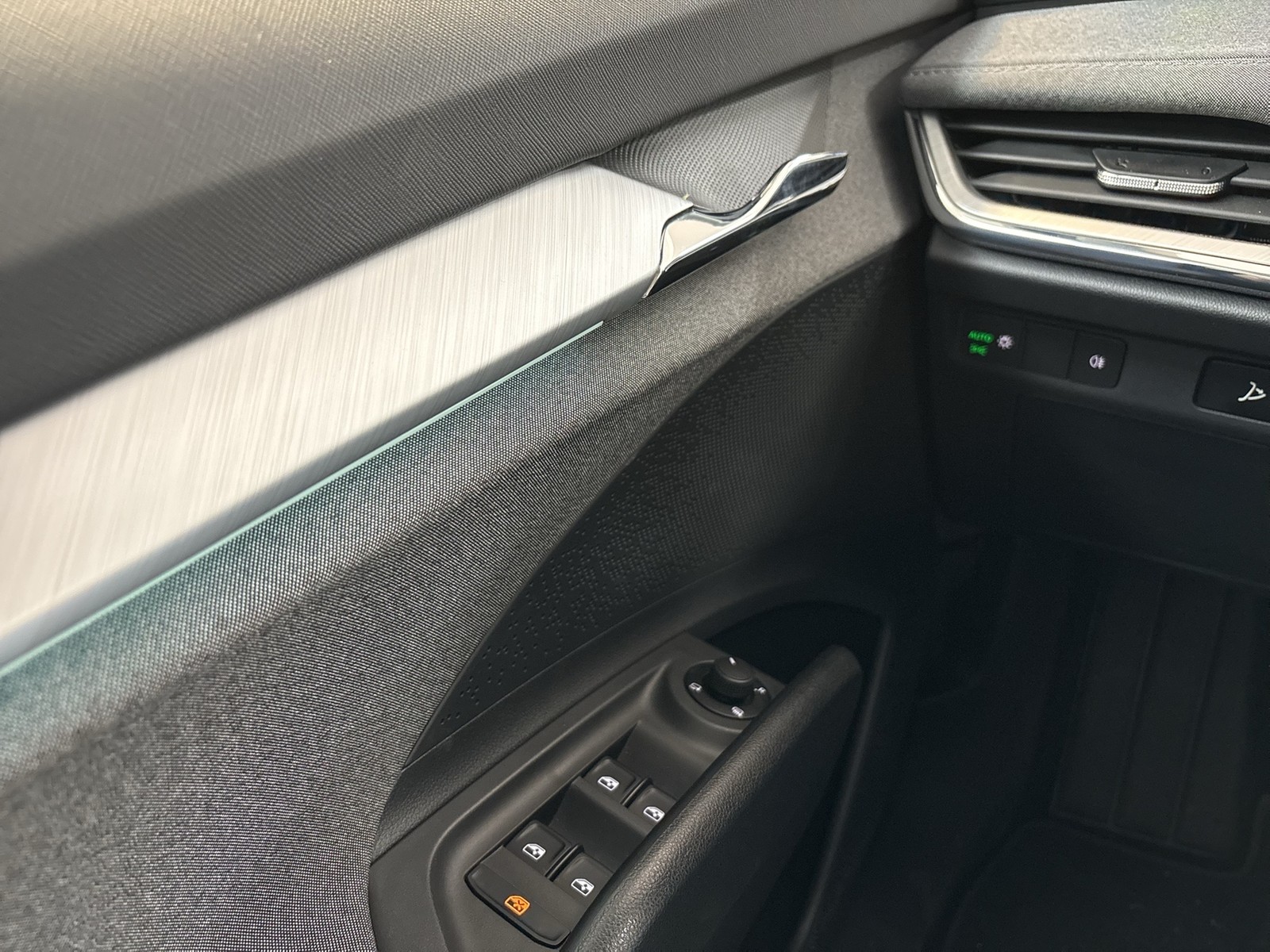 Skoda Enyaq 50 LOFT CAM LM19 NAVI KEYLESS-GO EINPARKH.