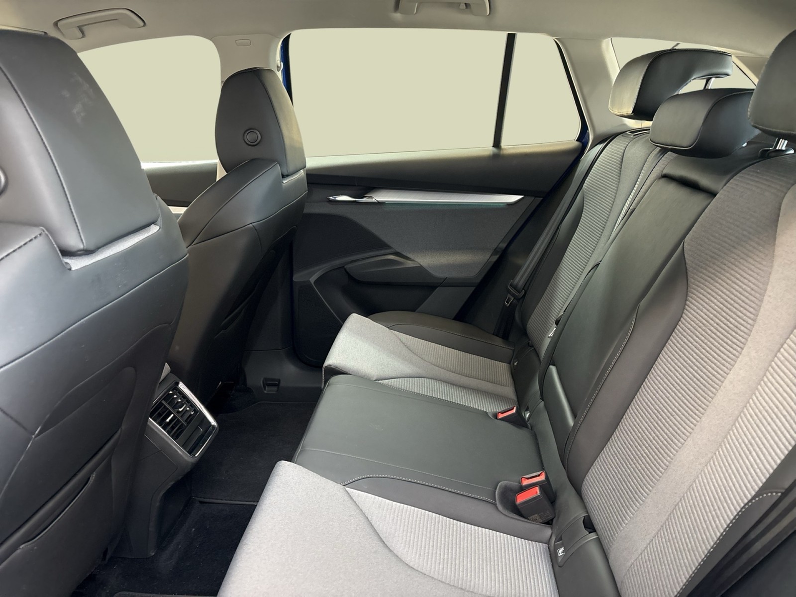 Skoda Enyaq 50 LOFT CAM LM19 NAVI KEYLESS-GO EINPARKH.