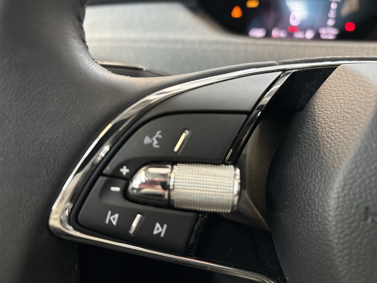 Skoda Enyaq 50 LOFT CAM LM19 NAVI KEYLESS-GO EINPARKH.