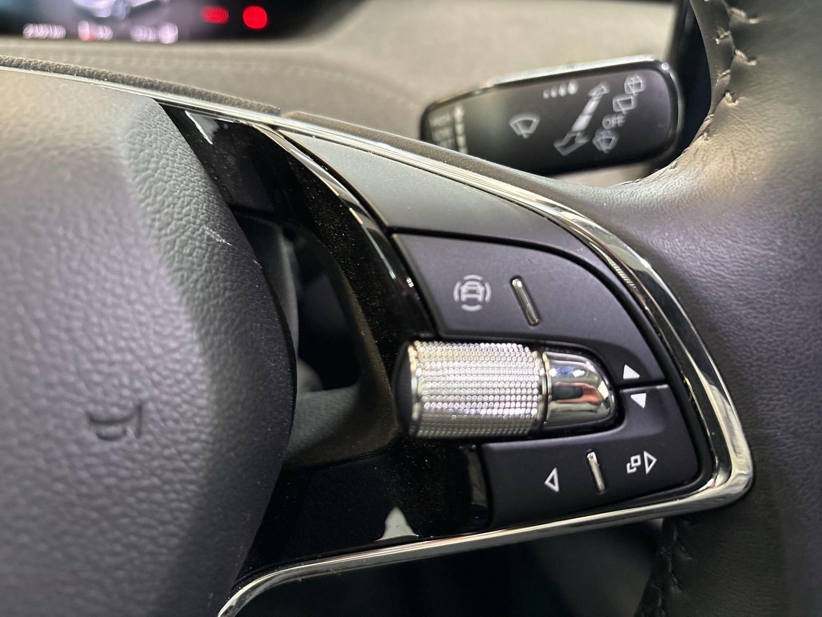 Skoda Enyaq 50 LOFT CAM LM19 NAVI KEYLESS-GO EINPARKH.