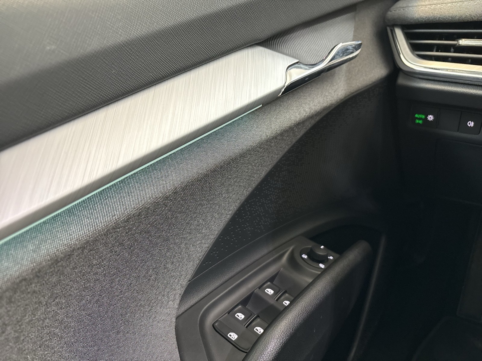 Skoda Enyaq 50 LOFT CAM LM19 NAVI KEYLESS-GO EINPARKH.