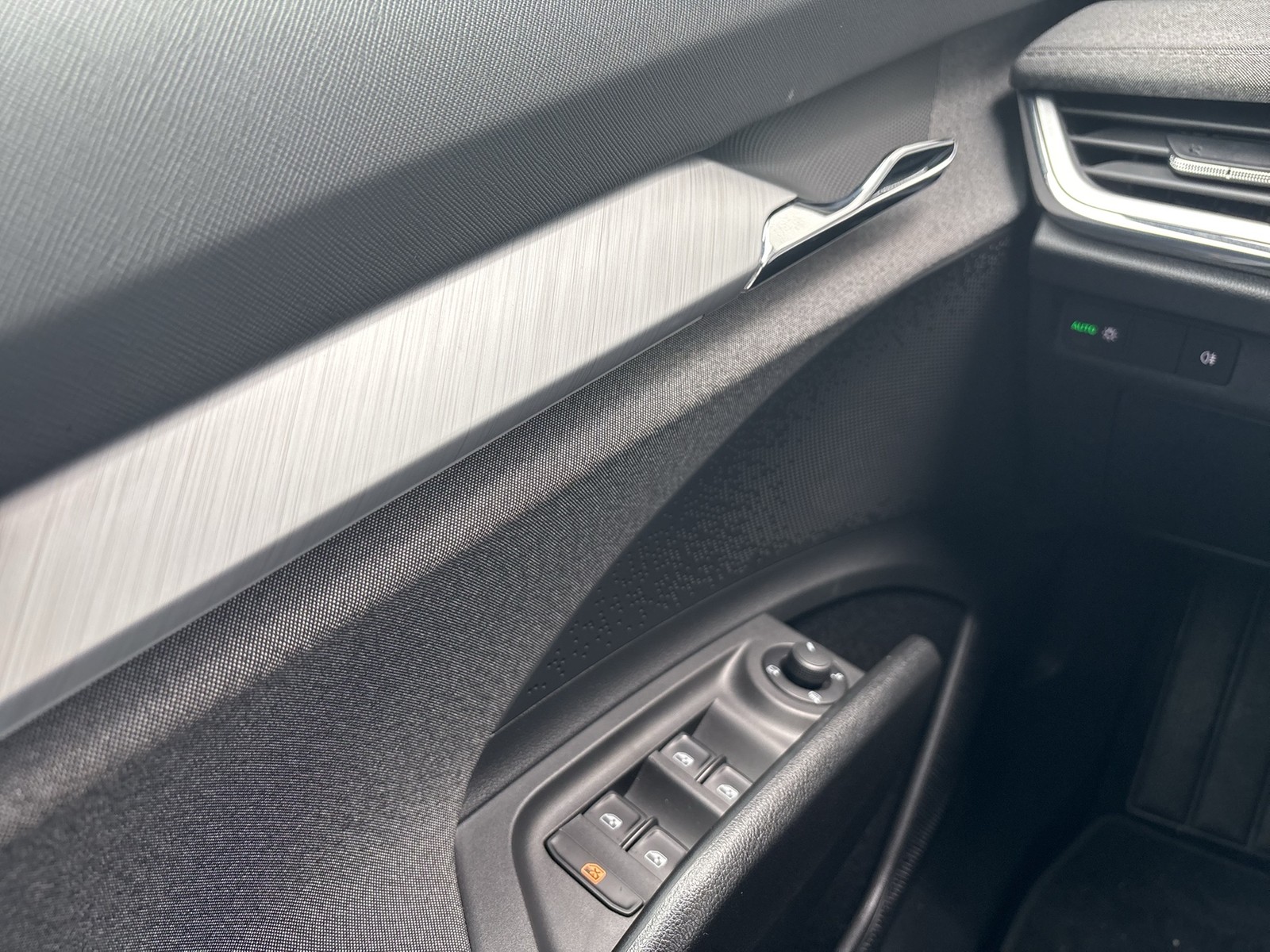 Skoda Enyaq 50 LOFT CAM LM19 NAVI KEYLESS-GO EINPARKH.