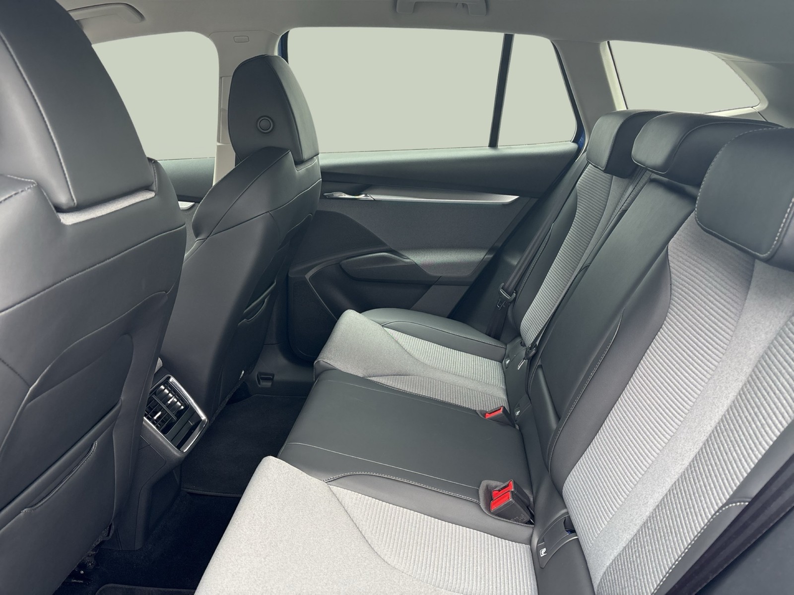 Skoda Enyaq 50 LOFT CAM LM19 NAVI KEYLESS-GO EINPARKH.