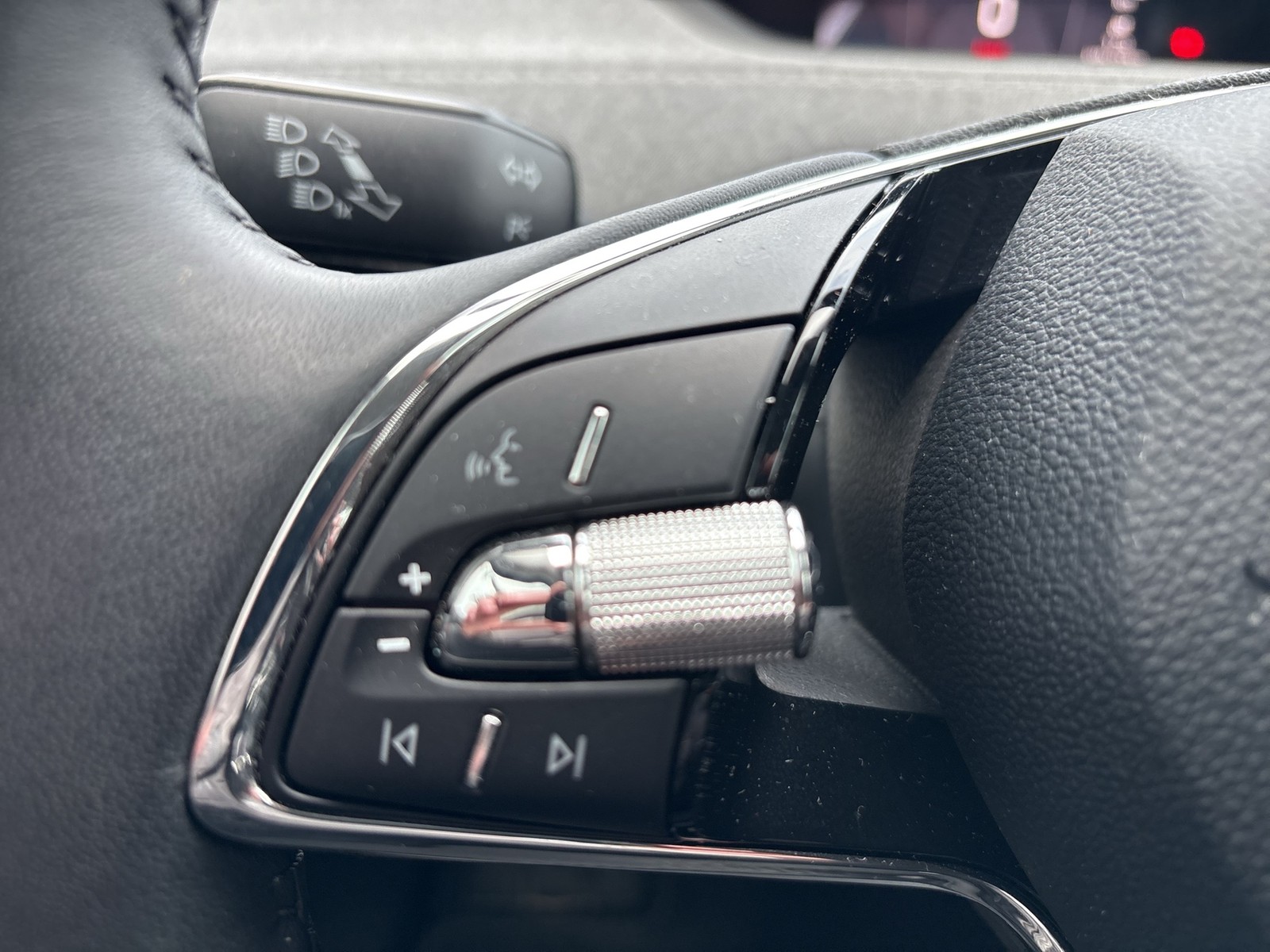 Skoda Enyaq 50 LOFT CAM LM19 NAVI KEYLESS-GO EINPARKH.
