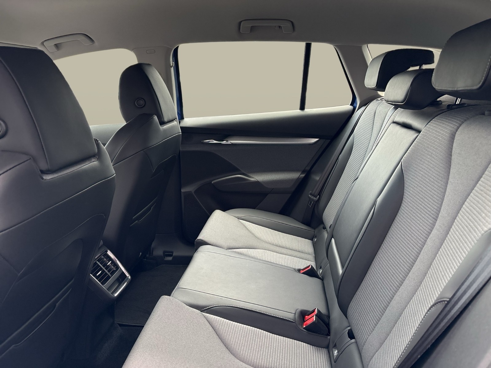 Skoda Enyaq 50 LOFT CAM LM19 NAVI KEYLESS-GO EINPARKH.