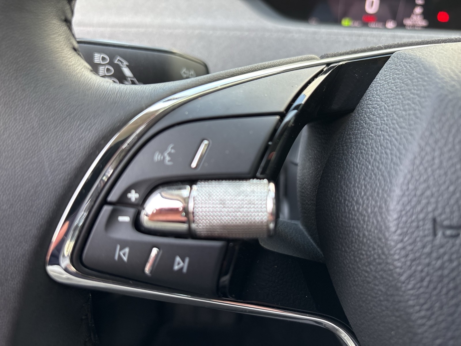 Skoda Enyaq 50 LOFT CAM LM19 NAVI KEYLESS-GO EINPARKH.