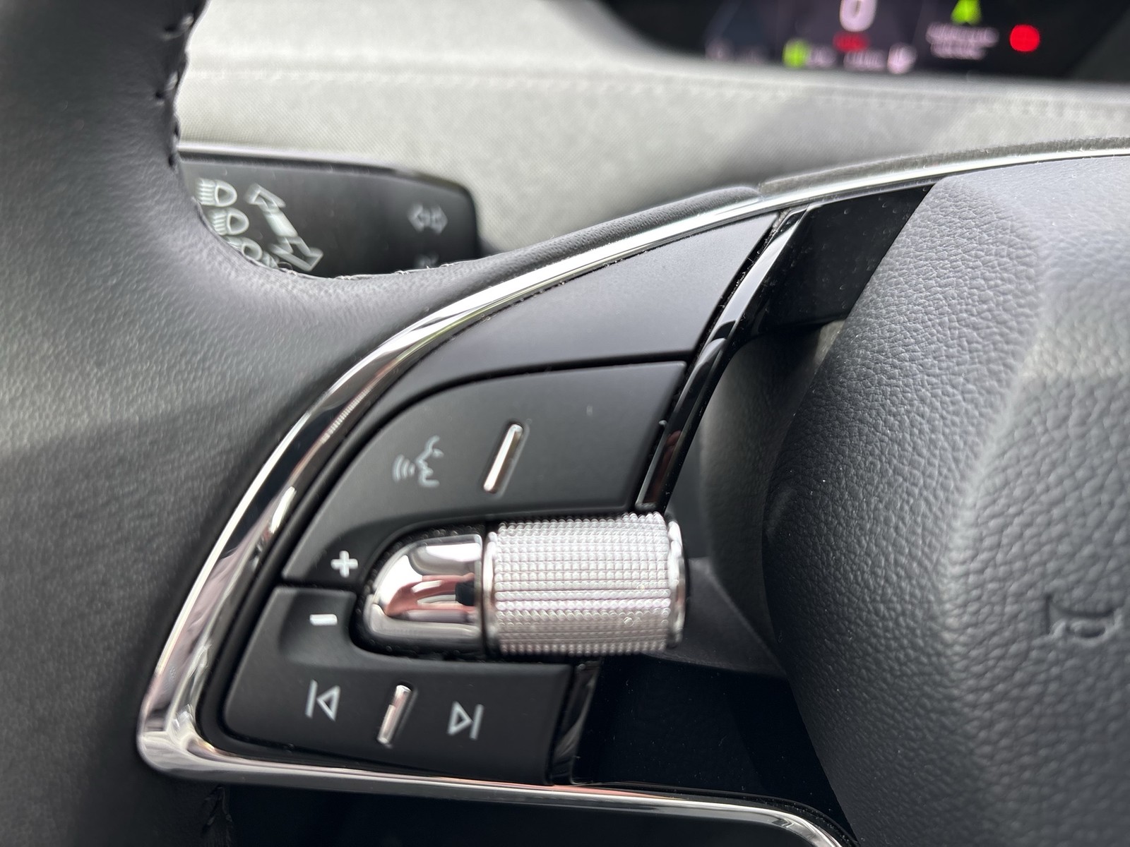 Skoda Enyaq 50 LOFT CAM LM19 NAVI KEYLESS-GO EINPARKH.