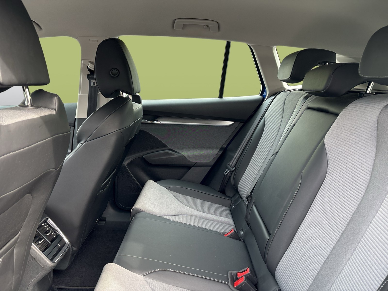 Skoda Enyaq 50 LOFT CAM LM19 NAVI KEYLESS-GO EINPARKH.