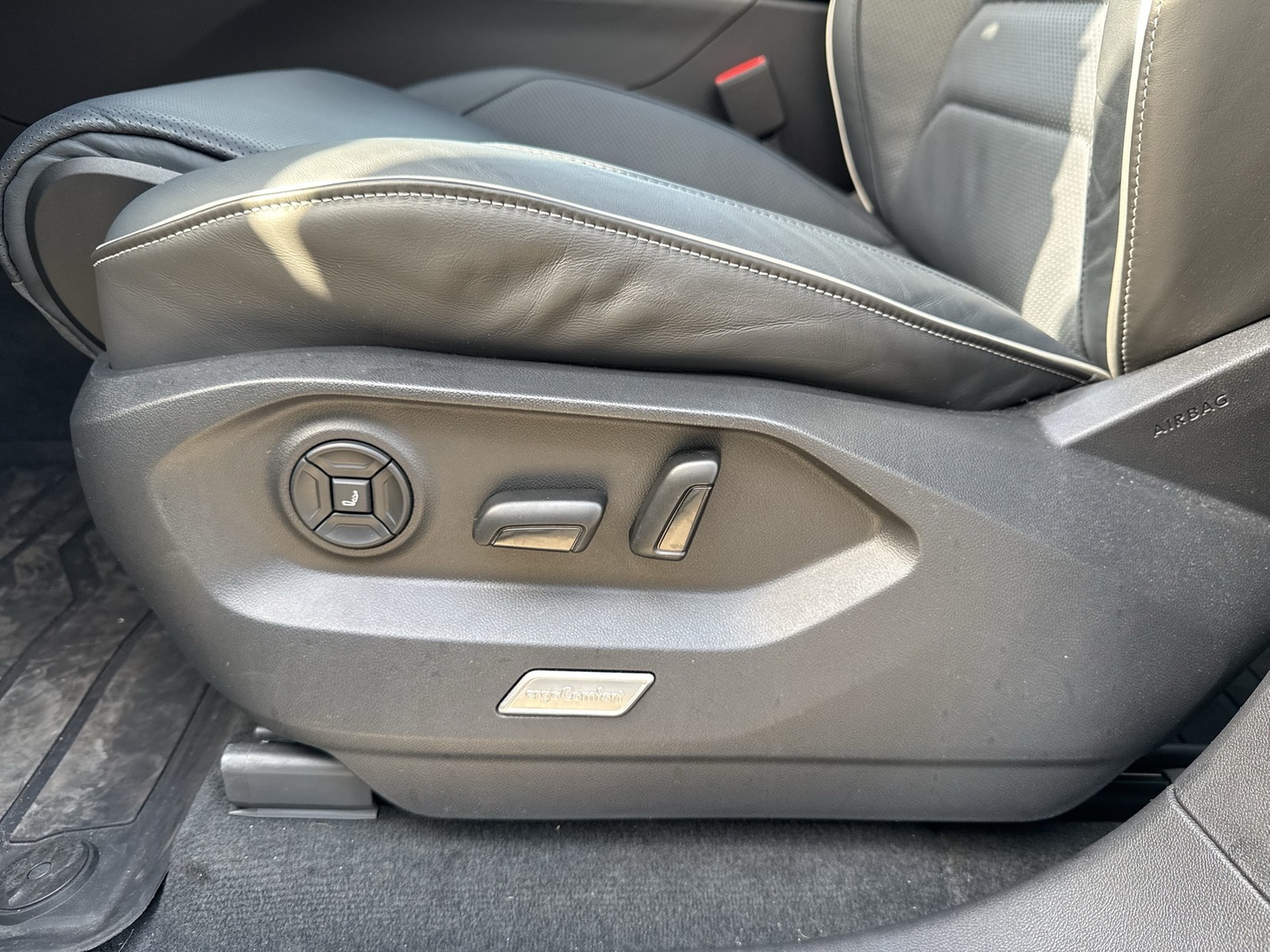 Volkswagen Touareg V6 TDI R-LINE BLACKSTYLE DYNAUDIO LM22 PANO