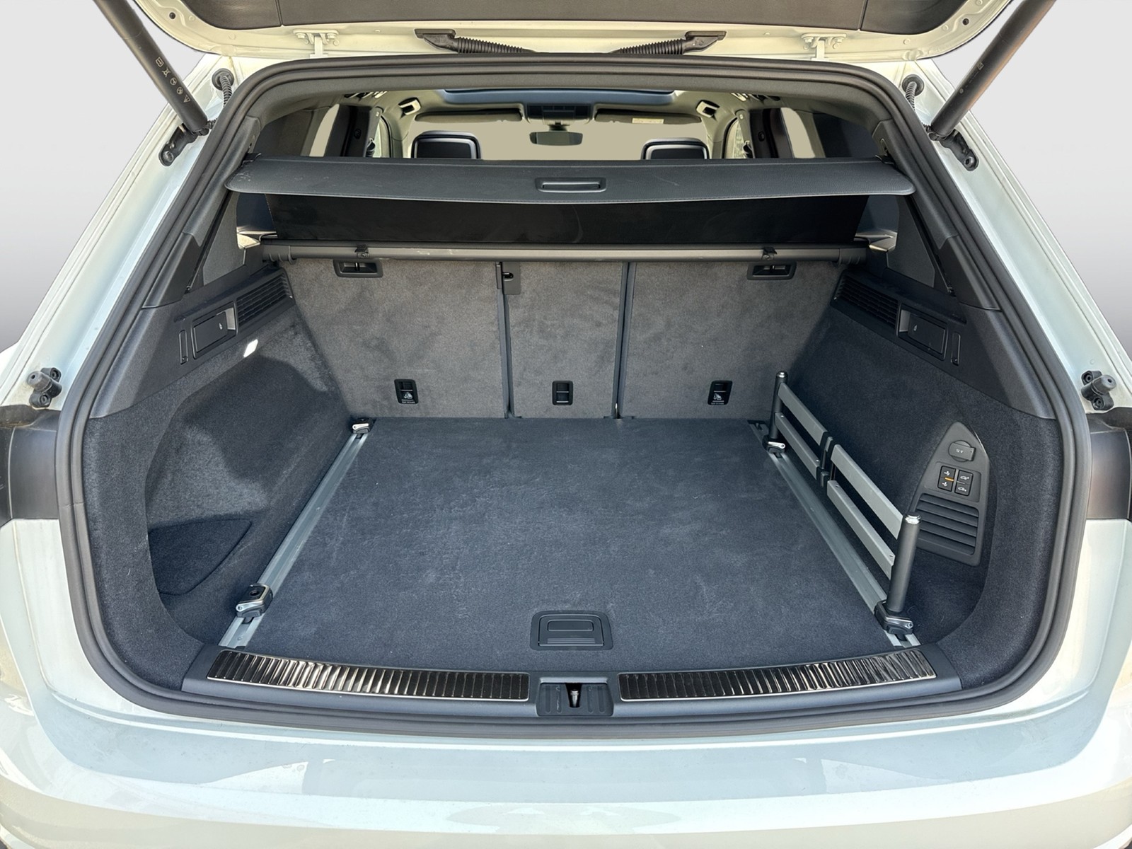 Volkswagen Touareg V6 TDI R-LINE BLACKSTYLE DYNAUDIO LM22 PANO