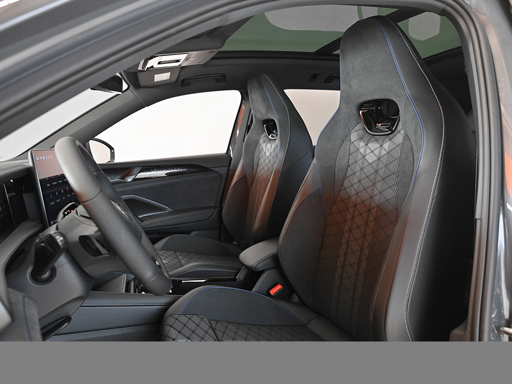 Volkswagen Tayron R-LINE 4MOTION PANO 7SITZE AHK STANDHZG