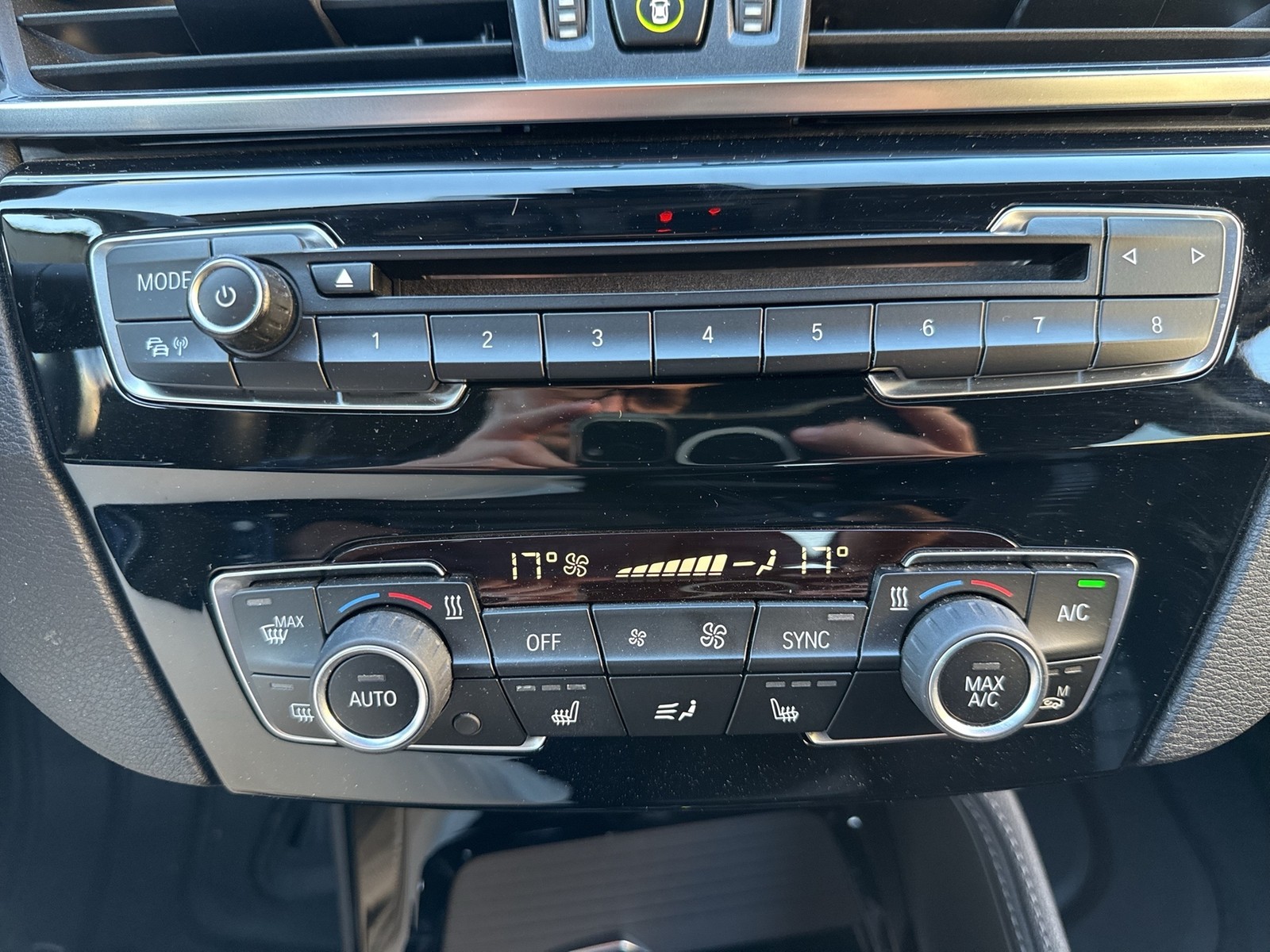BMW X1 20 d SPORT LINE 4X4 AHK CAM LM18 HEAD-UP NAVI