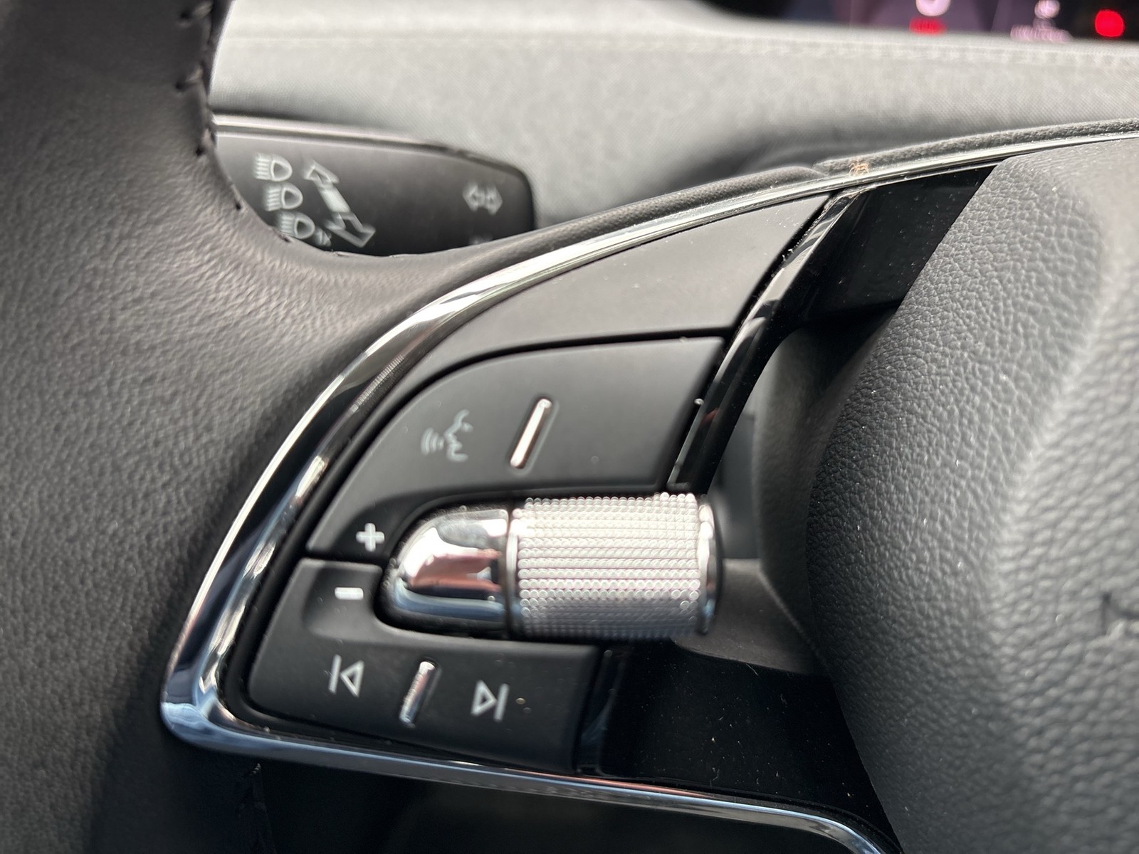 Skoda Enyaq 50 LOFT CAM LM19 NAVI KEYLESS-GO EINPARKH.