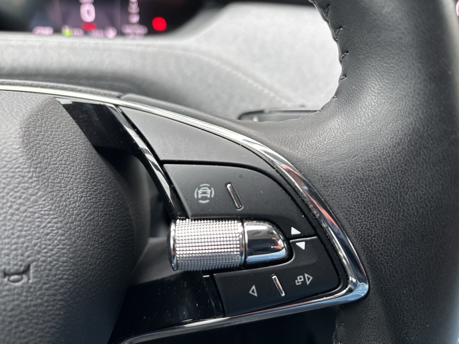 Skoda Enyaq 50 LOFT CAM LM19 NAVI KEYLESS-GO EINPARKH.