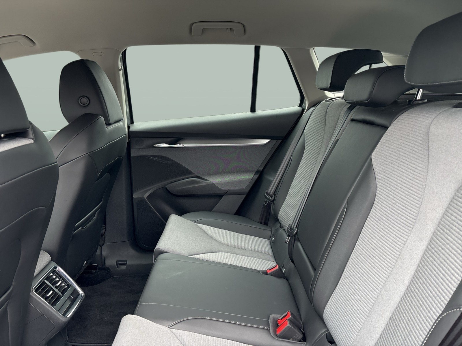 Skoda Enyaq 50 LOFT CAM LM19 NAVI KEYLESS-GO EINPARKH.