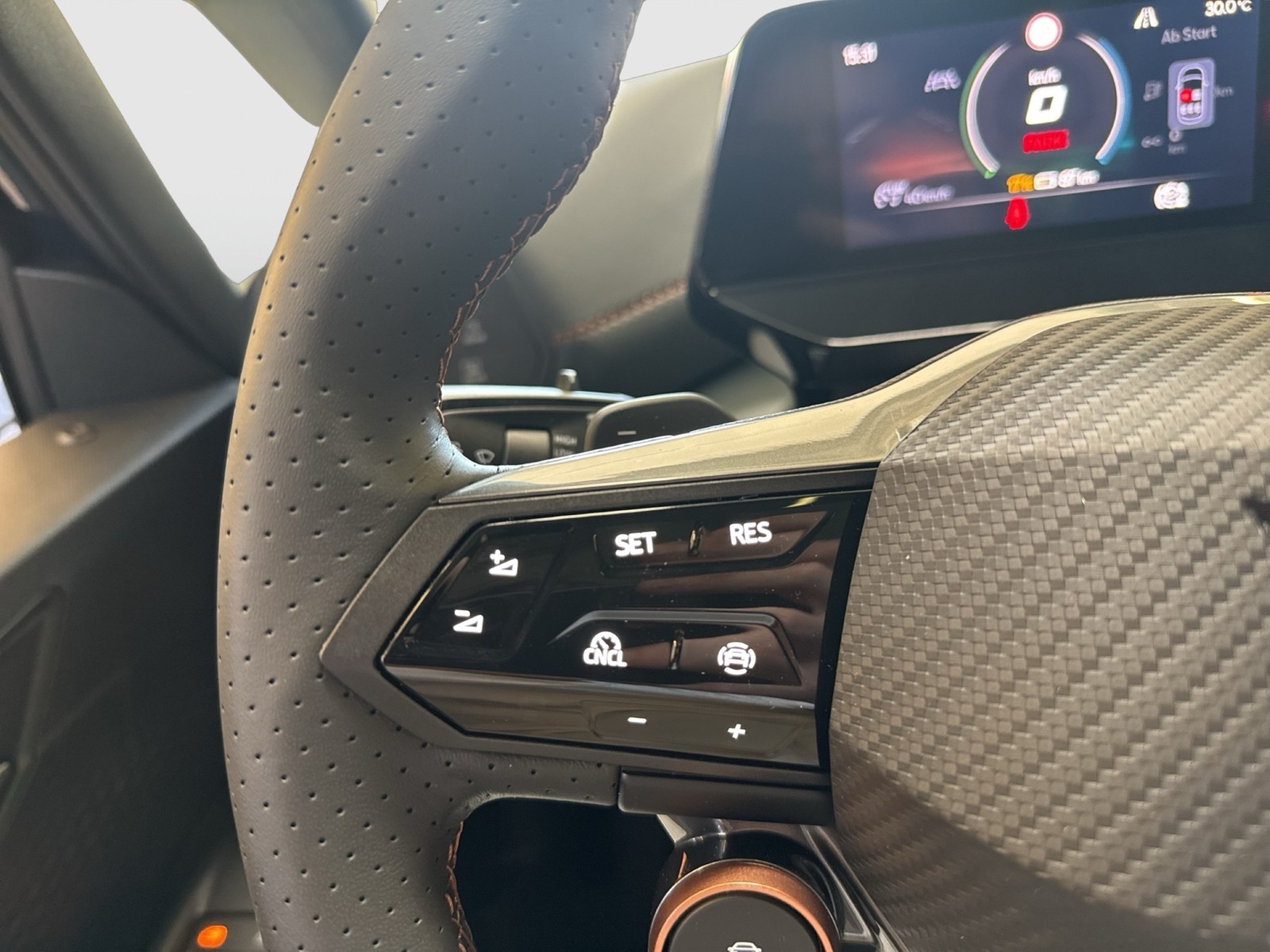 Cupra Born VZ WÄRMEPUMPE PANO 360°CAM ACC LM20 NAVI