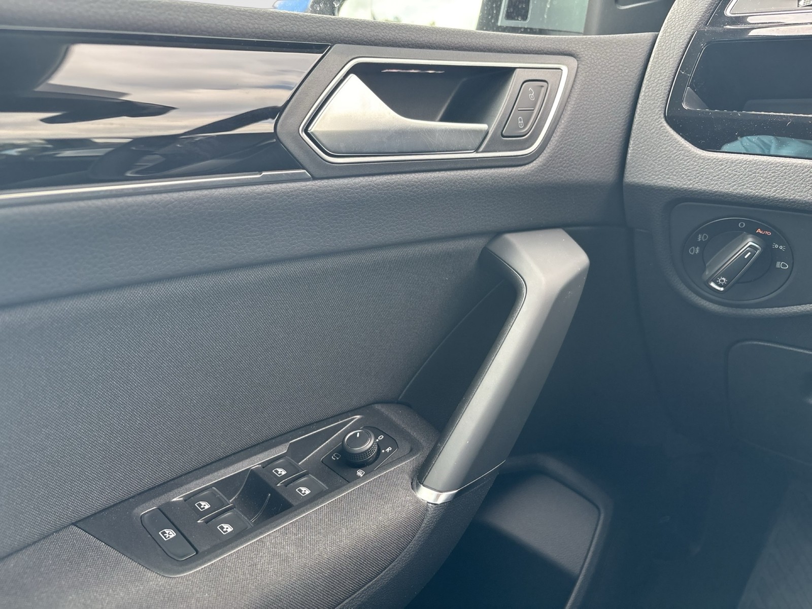 Volkswagen Touran 2.0 HIGHLINE AHK CAM ACC LM17 EKLAPPE NAVI