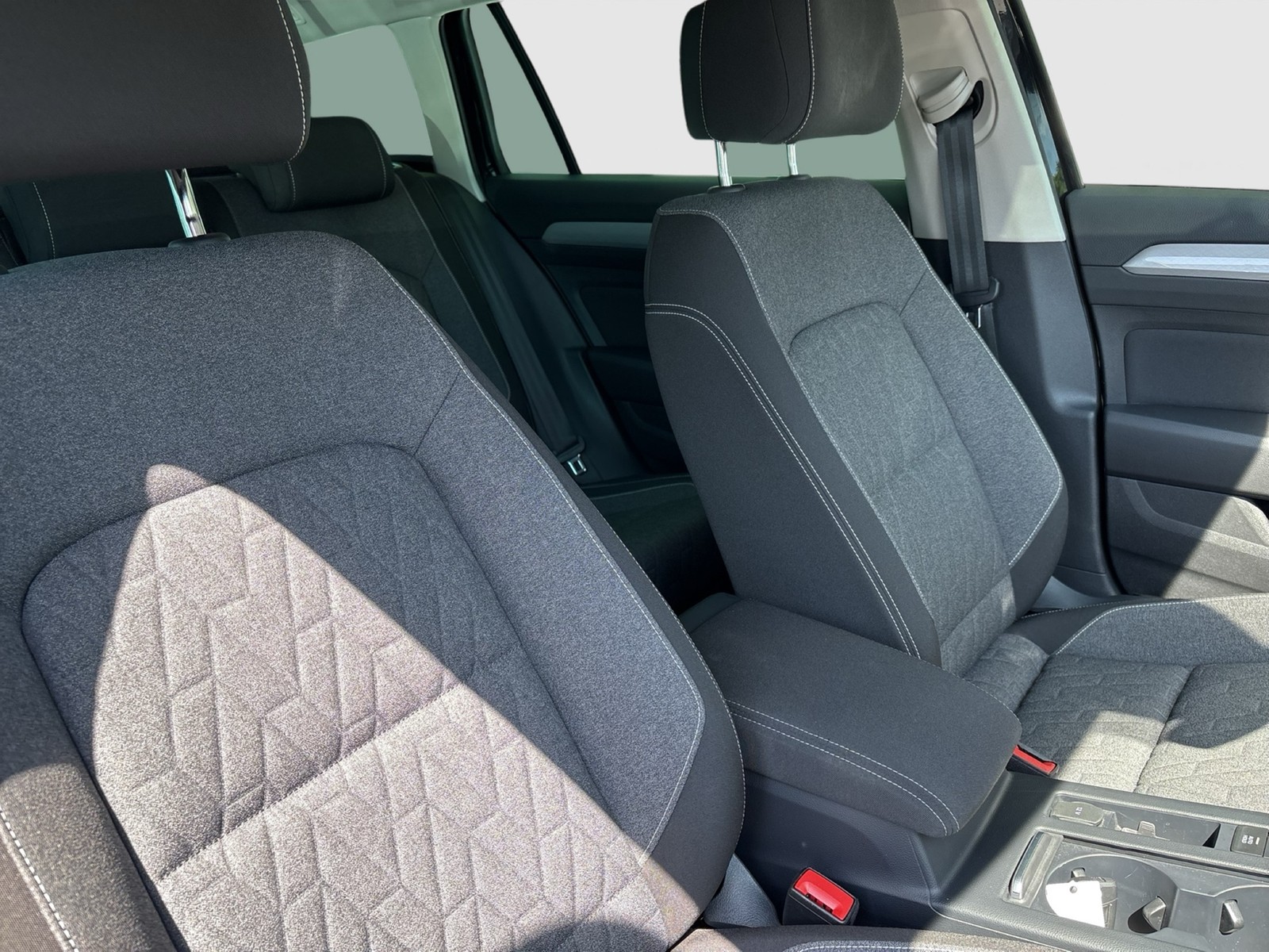 Volkswagen Passat Variant 1.5 BUSINESS KAMERA ACC NAVI CARPLAY
