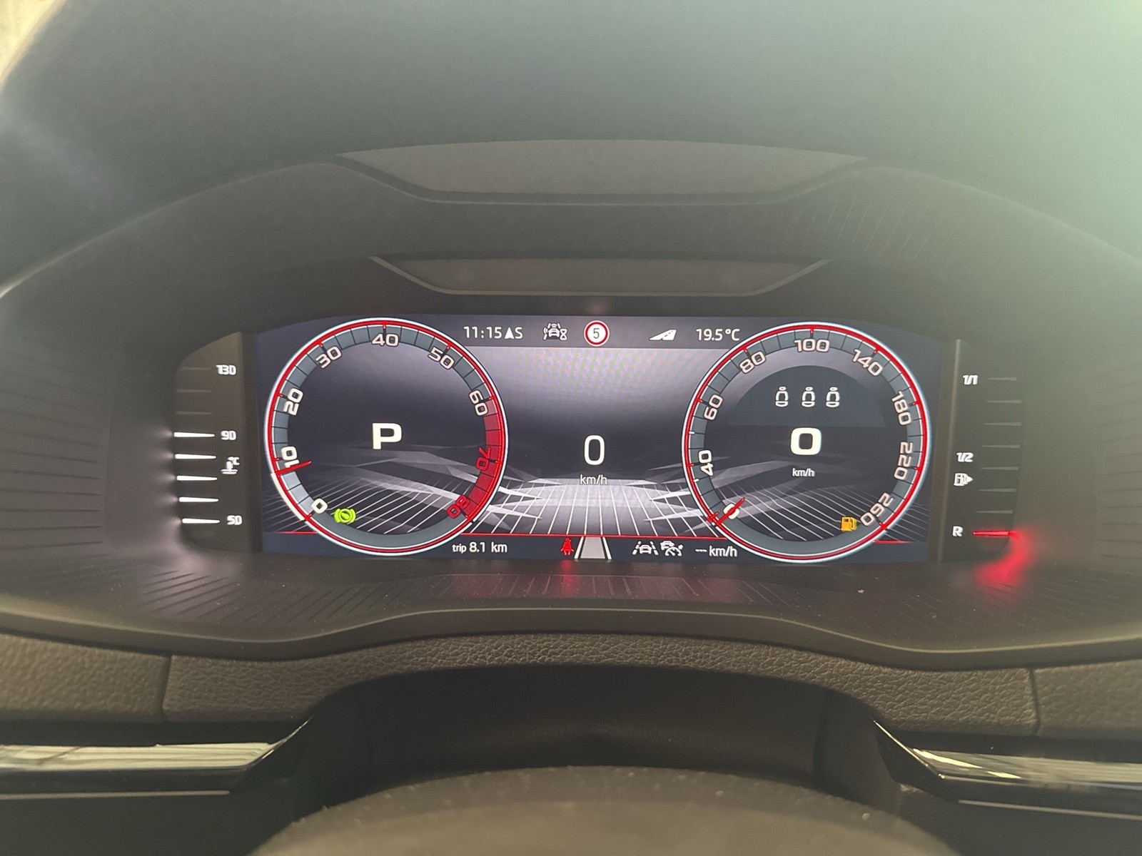 Skoda Karoq 2.0 SPORTLINE 4X4 PANO AHK CAM ACC LM18