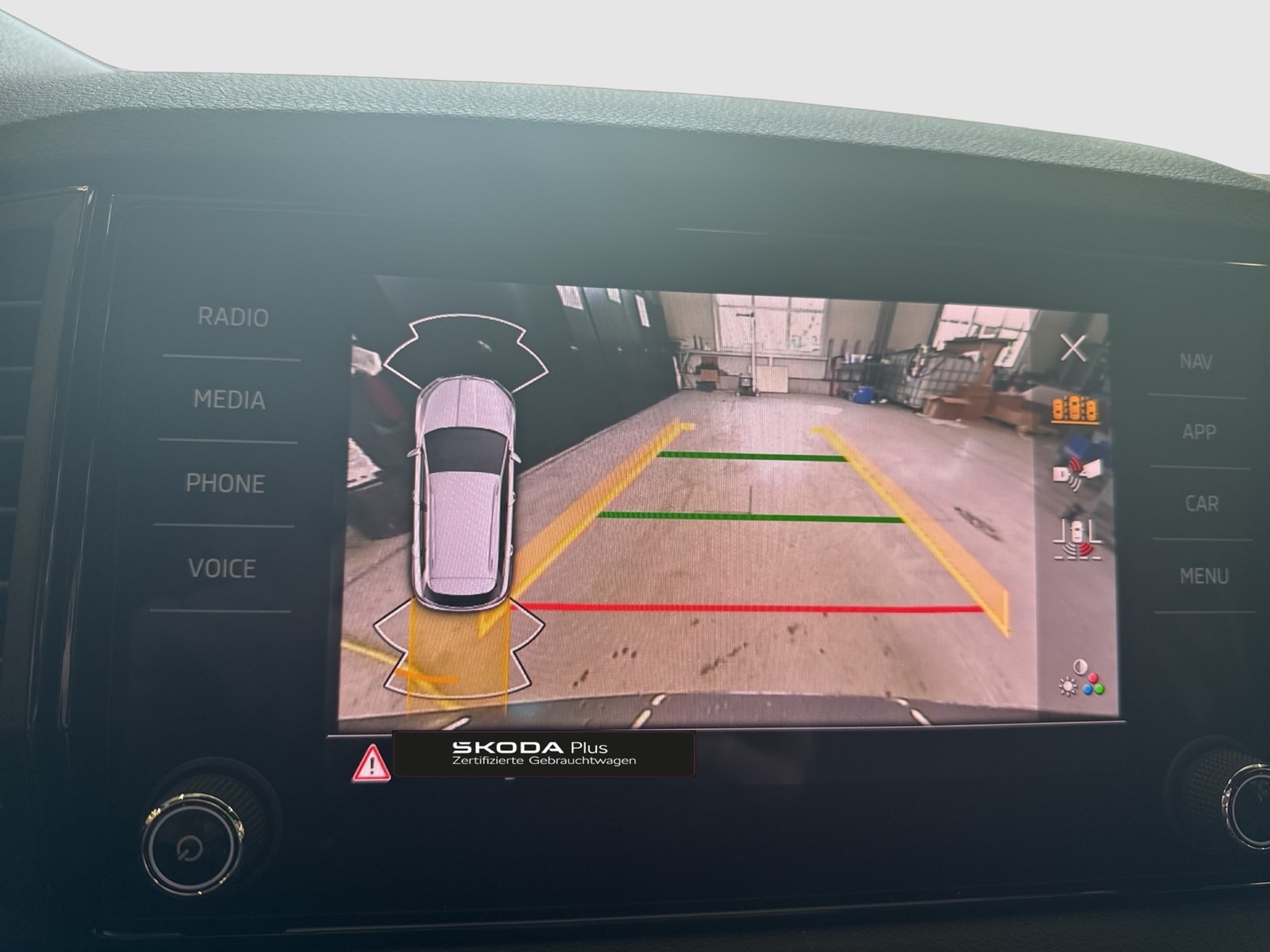 Skoda Karoq 2.0 SPORTLINE 4X4 PANO AHK CAM ACC LM18