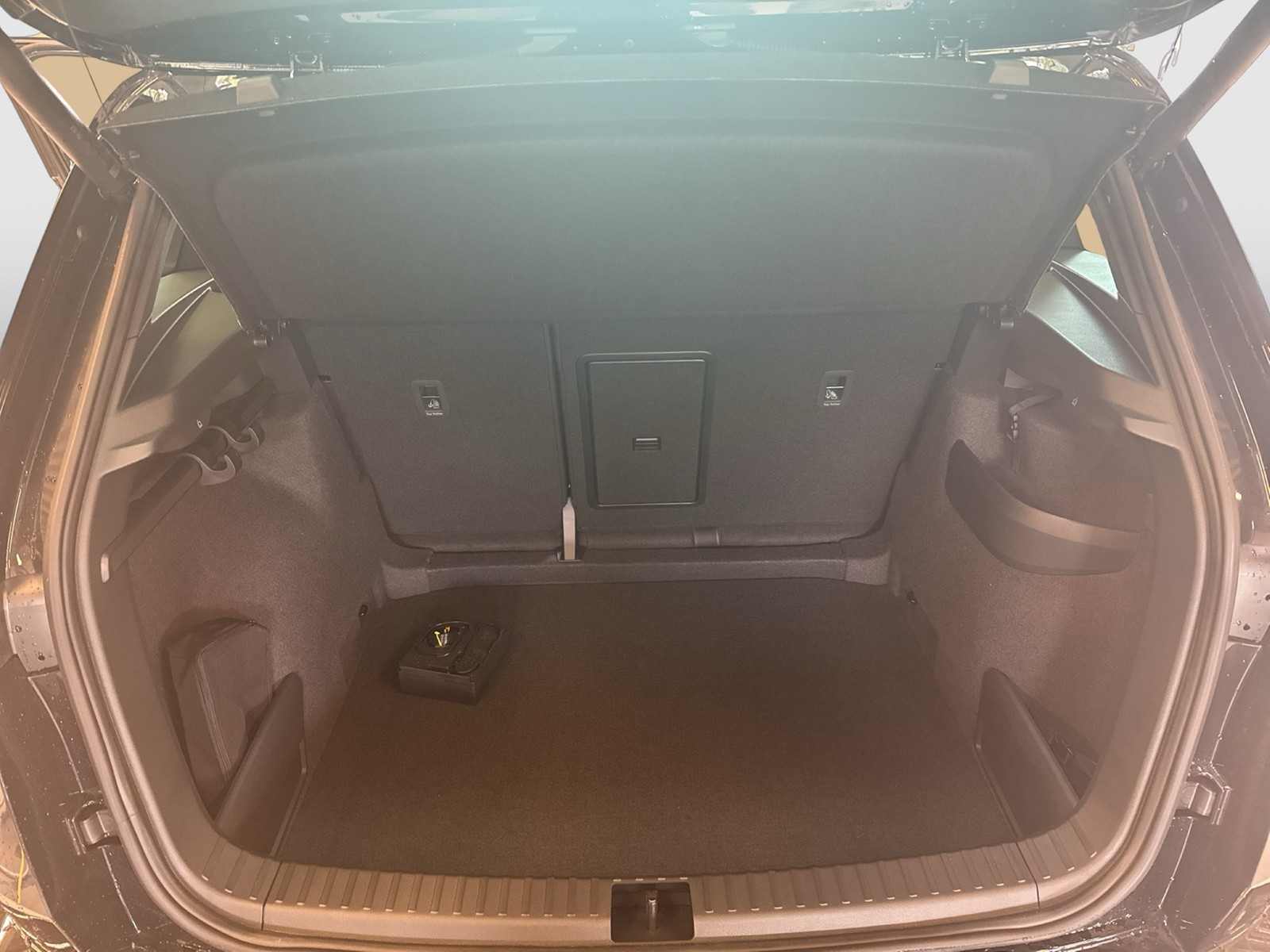 Skoda Karoq 2.0 SPORTLINE 4X4 PANO AHK CAM ACC LM18