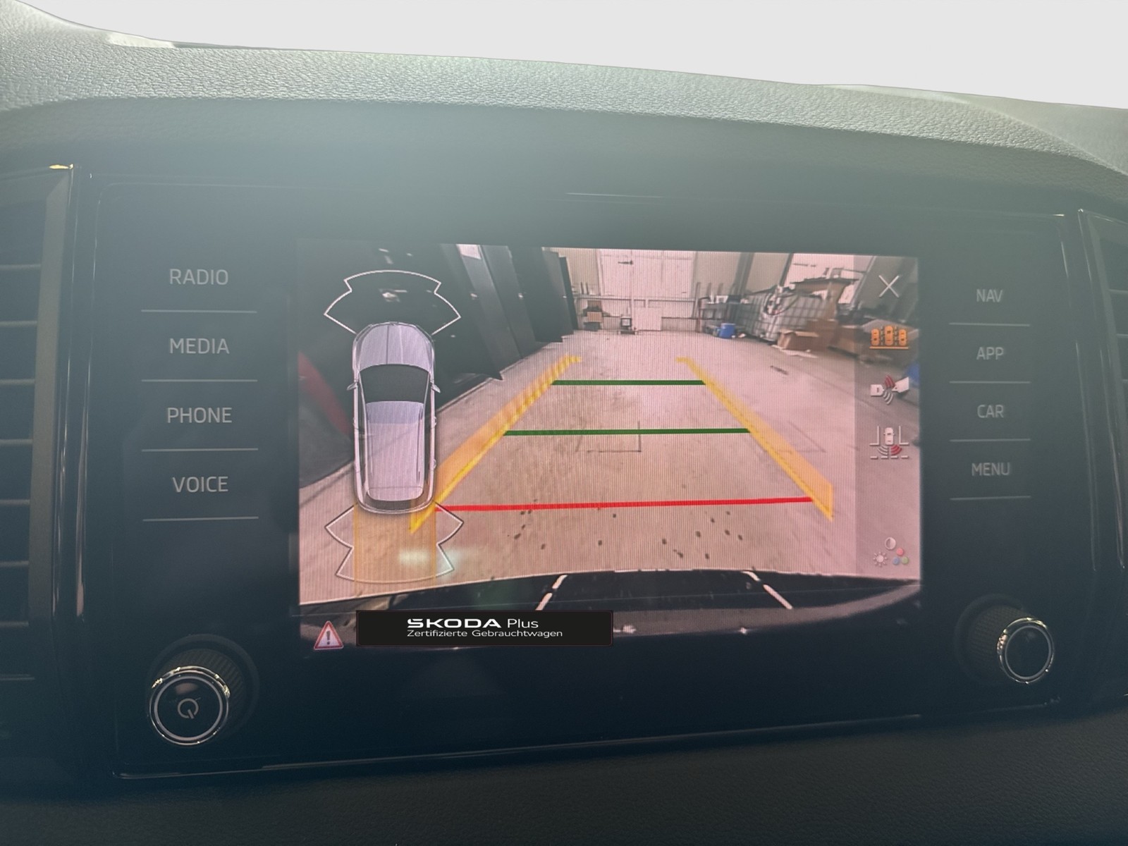 Skoda Karoq 2.0 SPORTLINE 4X4 PANO AHK CAM ACC LM18